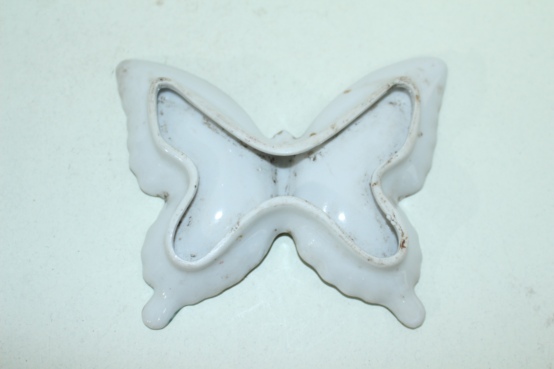 외사기 연대의 백자 나비완 2점