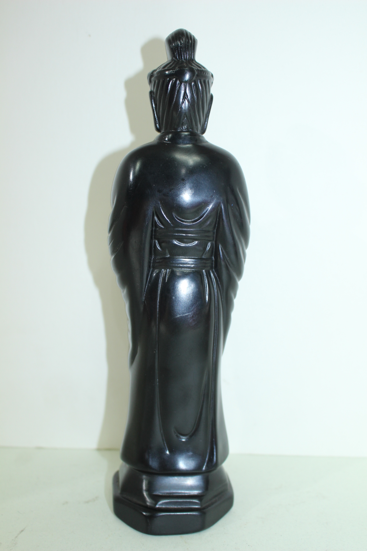 아지석 흑오석돌을 통으로 조각한 부처님입상