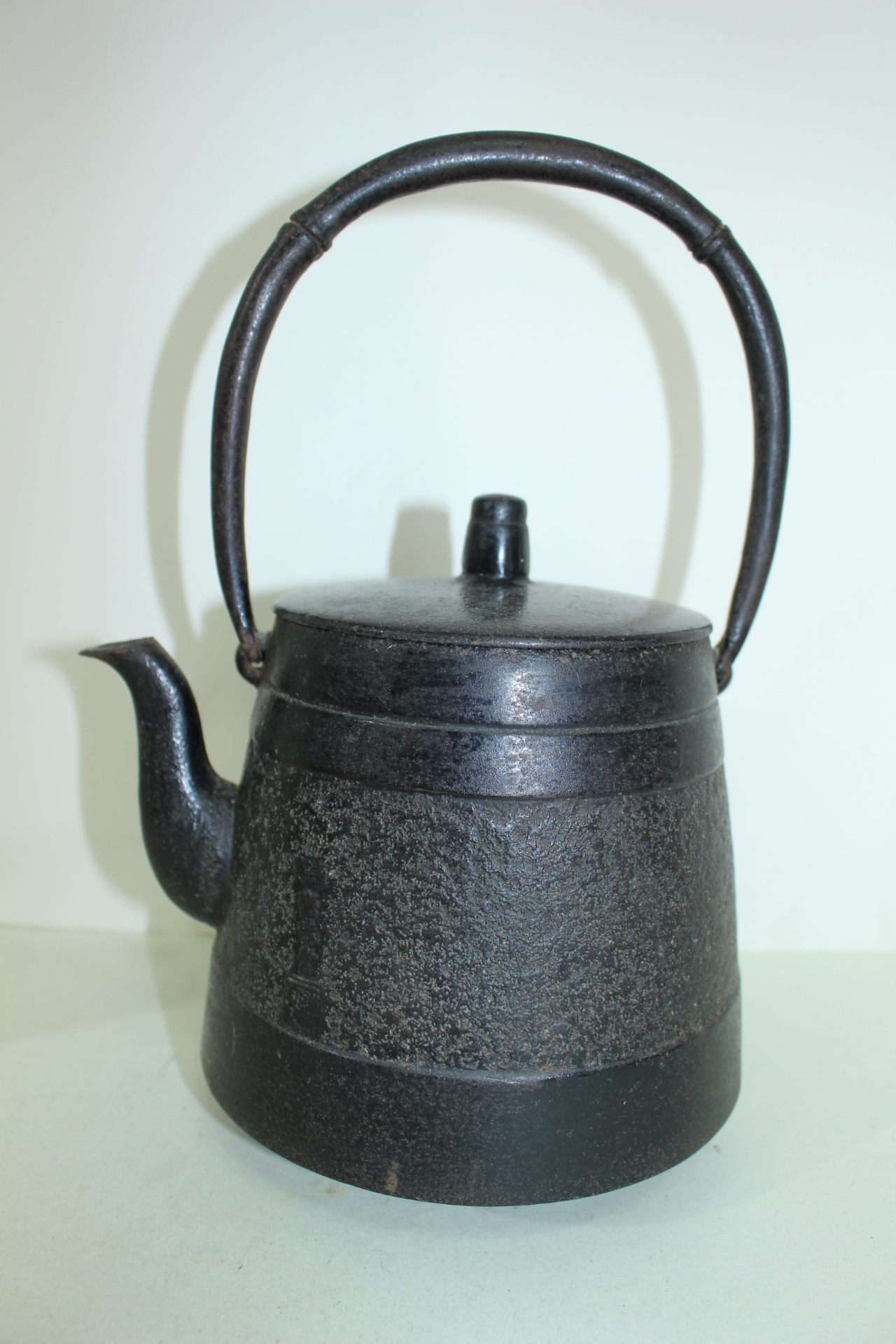 명품-남부철기 제성당(齊盛堂) 개구리가 조각된 무쇠주자