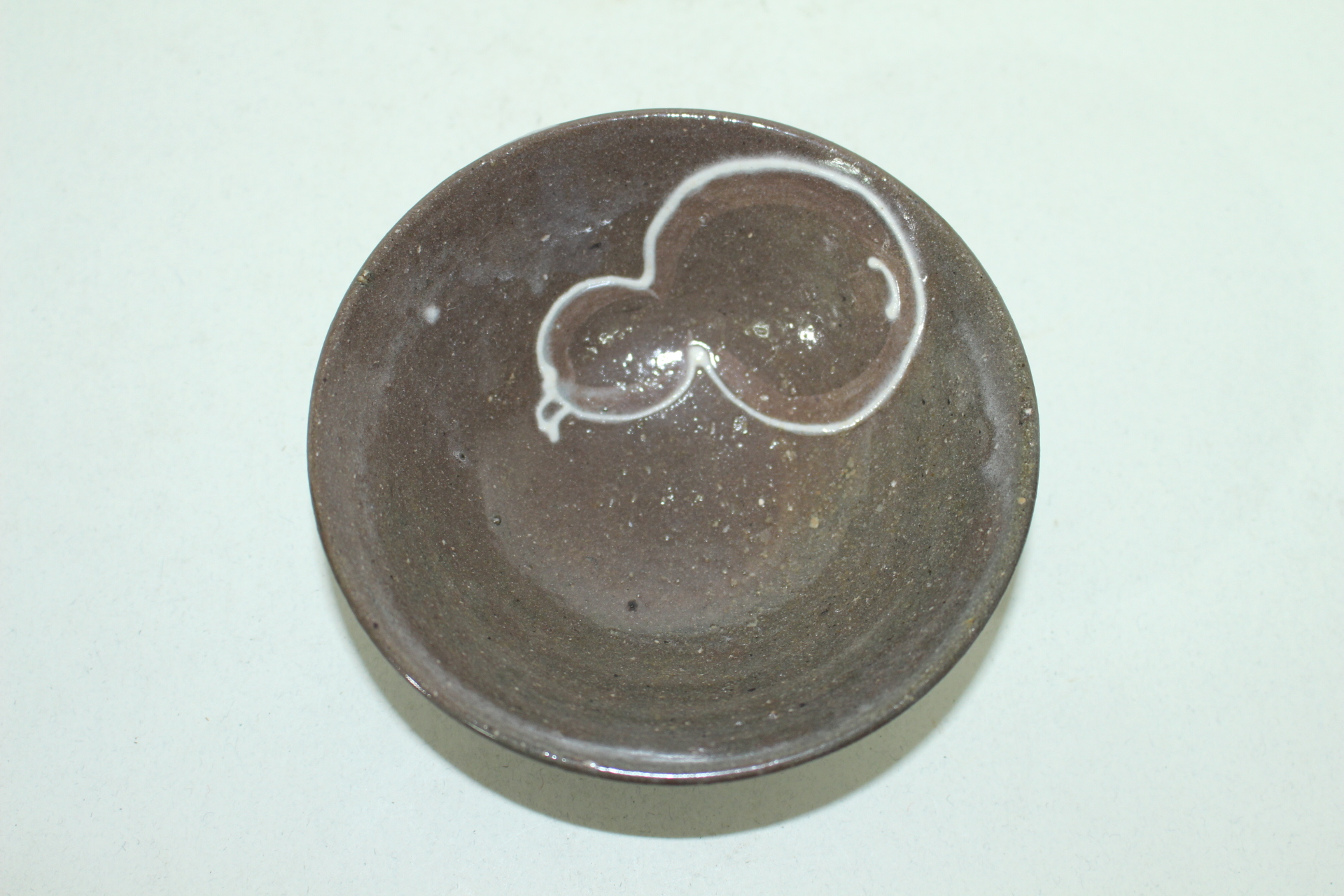 청자 백상감국화인화문 여름 자완