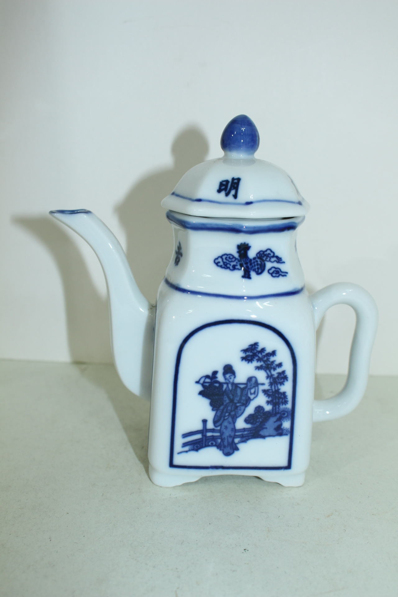 청화백자 인물문 사각주자