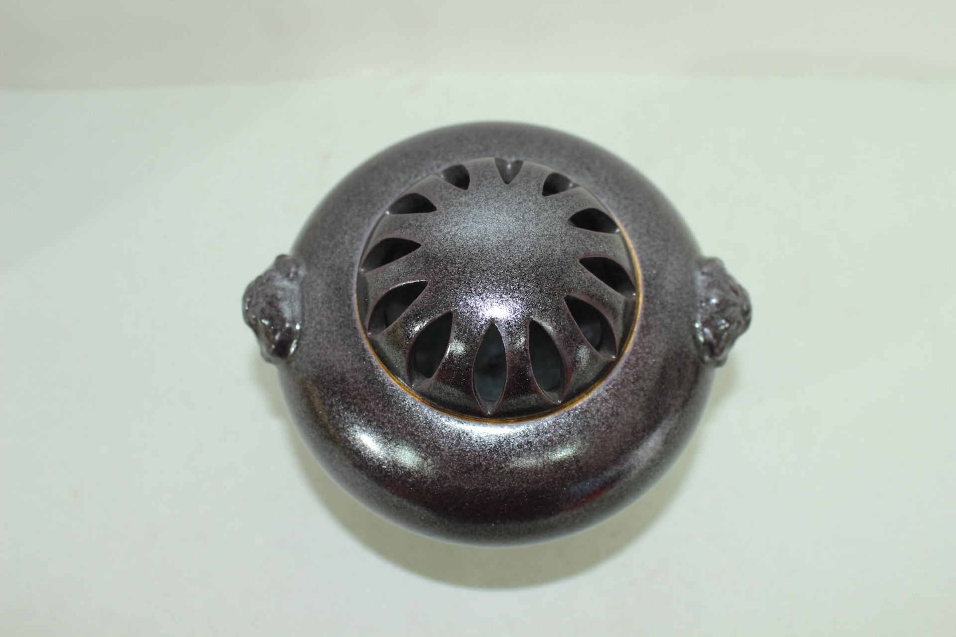 市川通三 청자순금채이귀해태용 삼족 향로