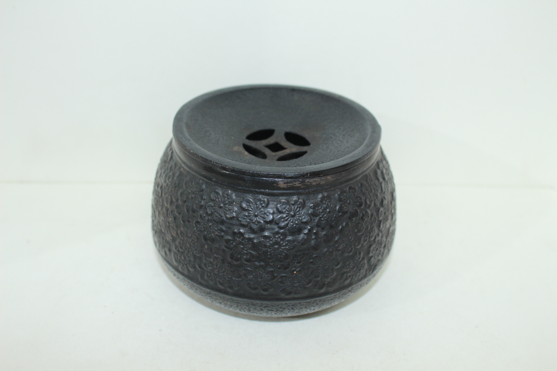 남부철기 무쇠에 화문조각된 퇴수기