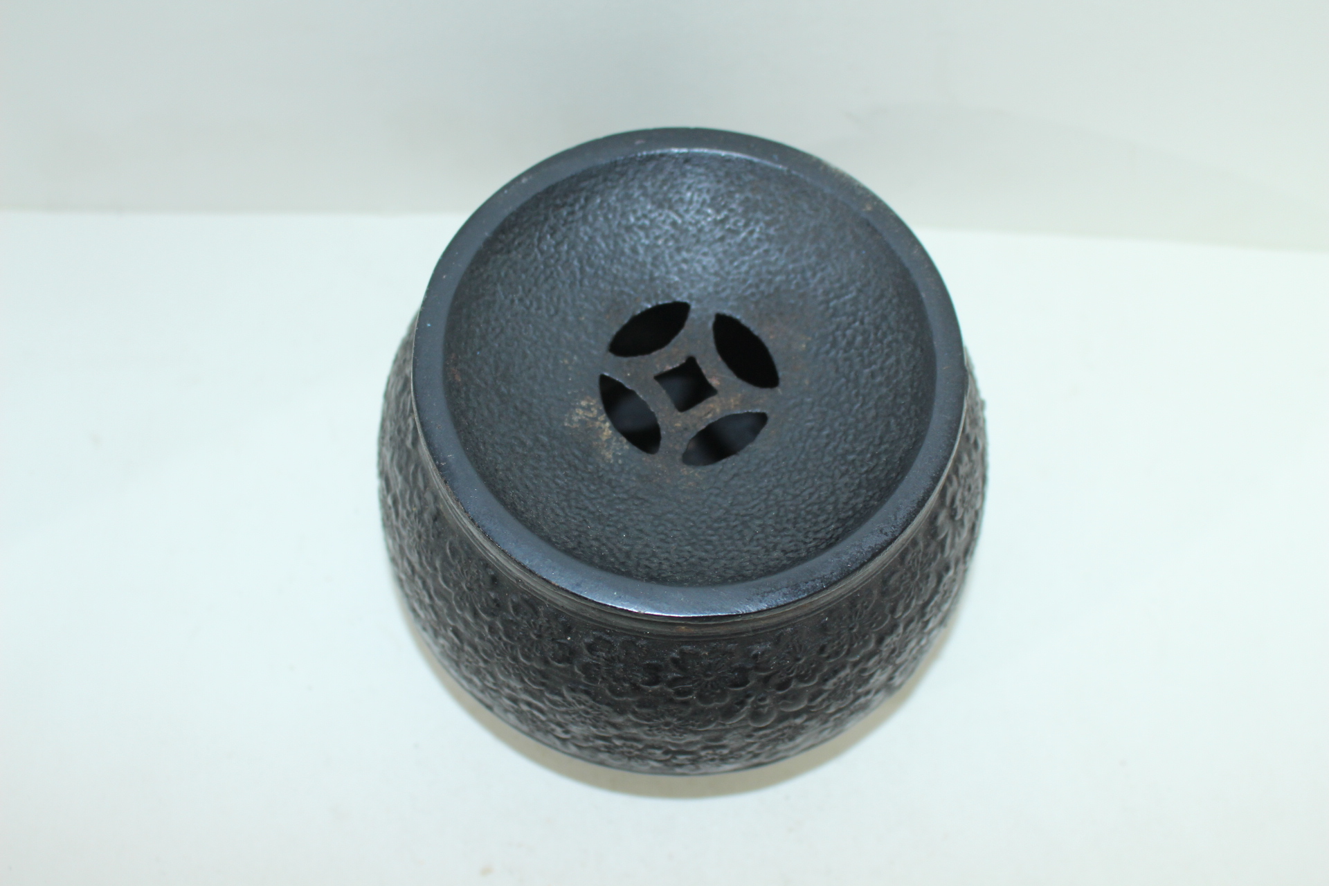 남부철기 무쇠에 화문조각된 퇴수기