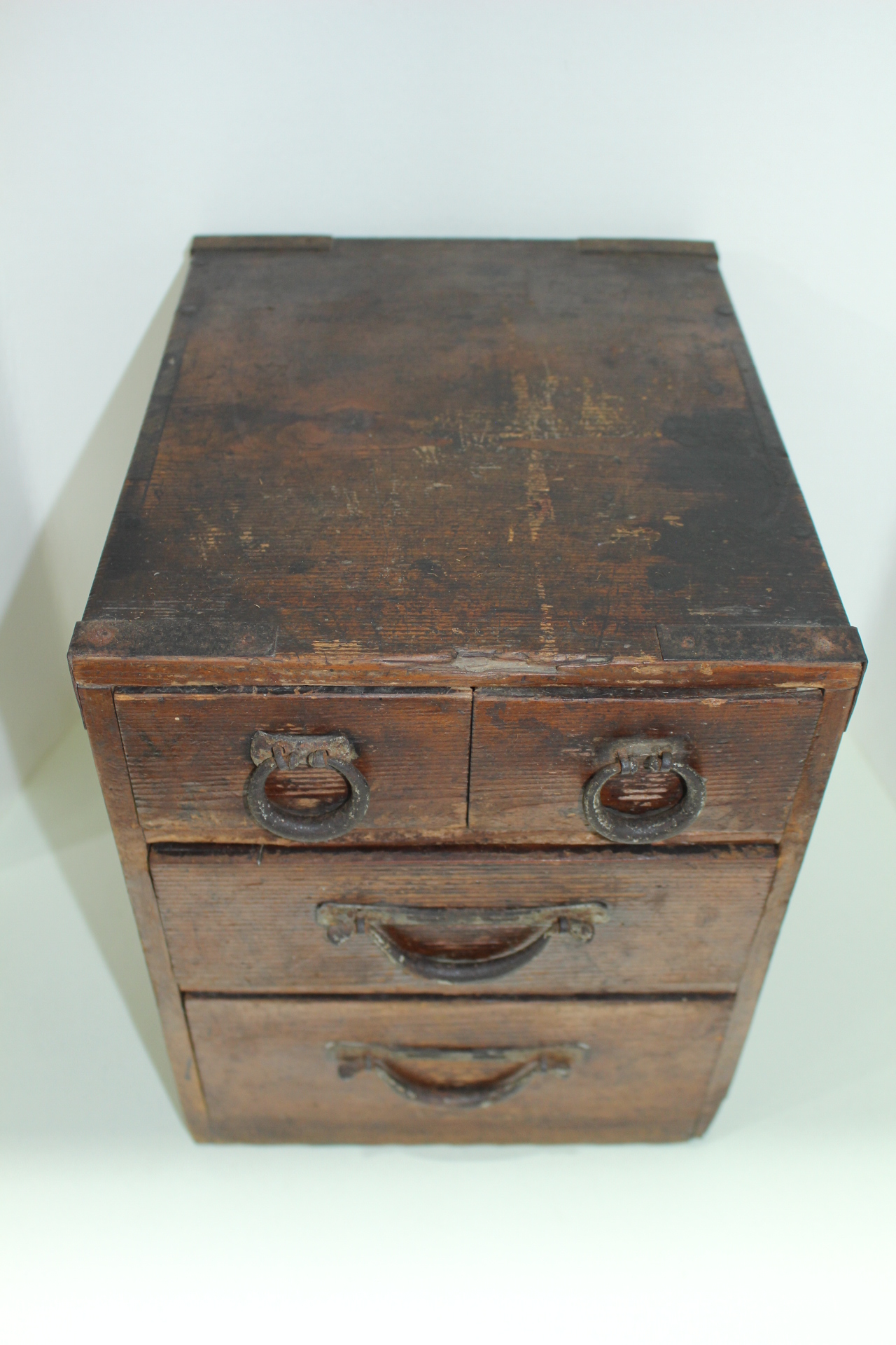 연대와 땟물이 좋은 소나무 삼단 서랍장