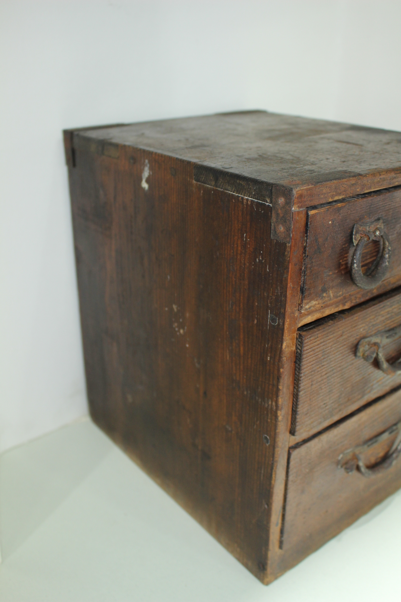 연대와 땟물이 좋은 소나무 삼단 서랍장