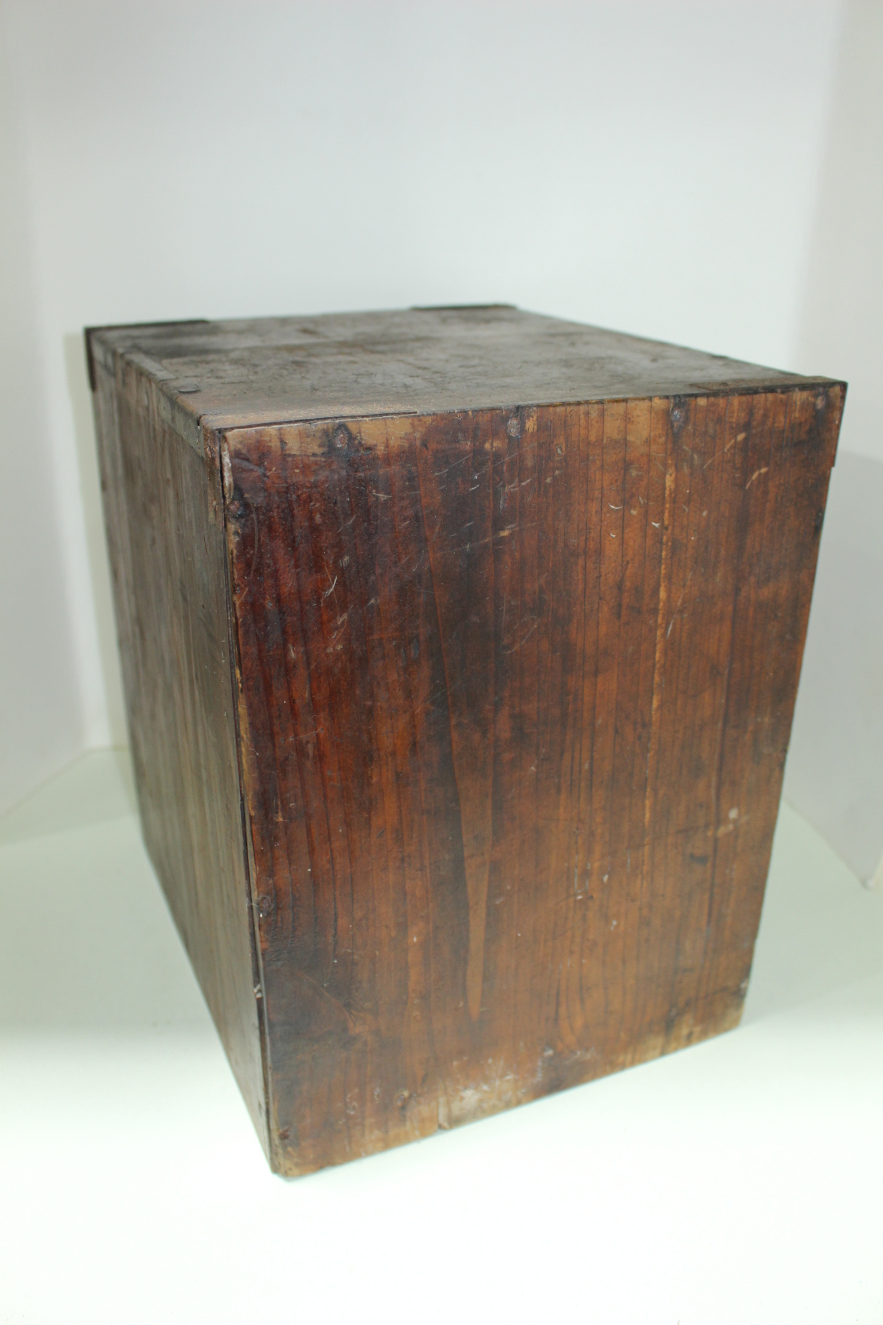 연대와 땟물이 좋은 소나무 삼단 서랍장