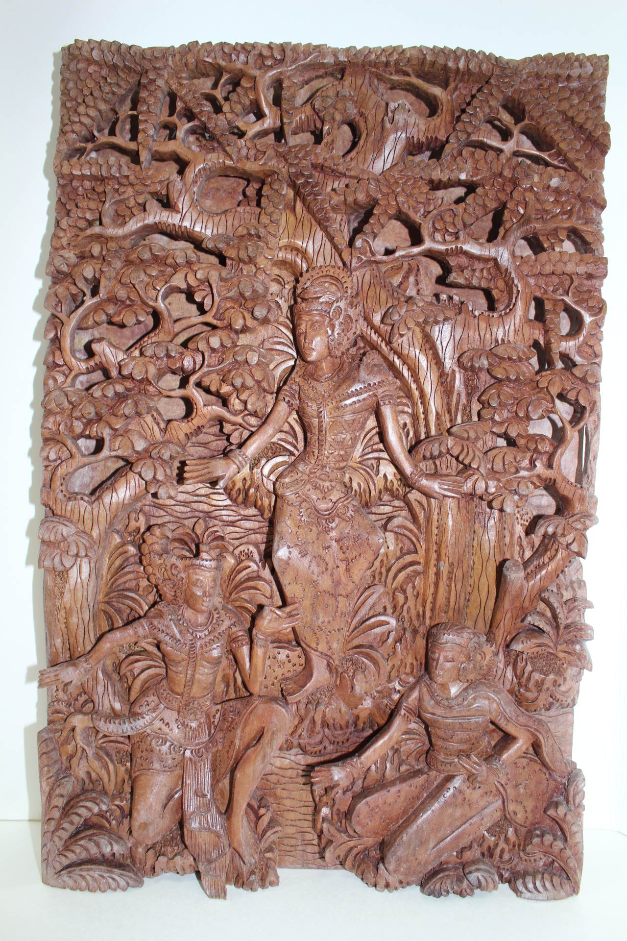원목나무를 통으로 조각한 여인부조판