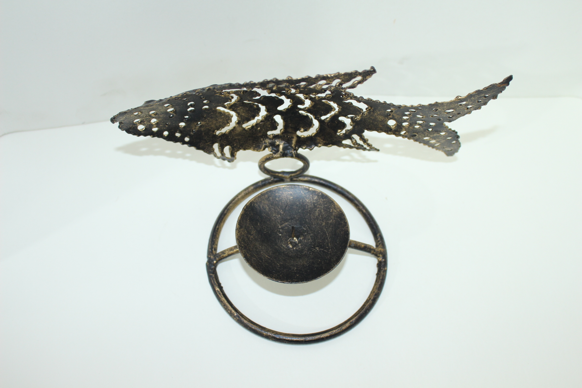 무쇠로된 물고기모양 촛대