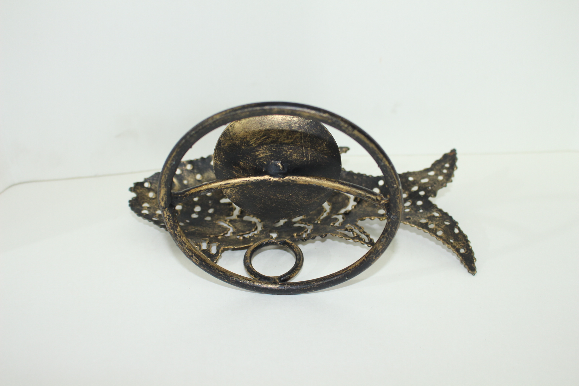 무쇠로된 물고기모양 촛대