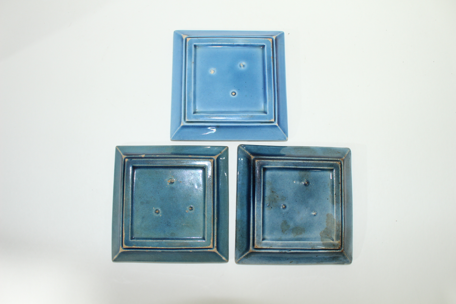 연대가좋은 청자양각포도문 사각완 3점