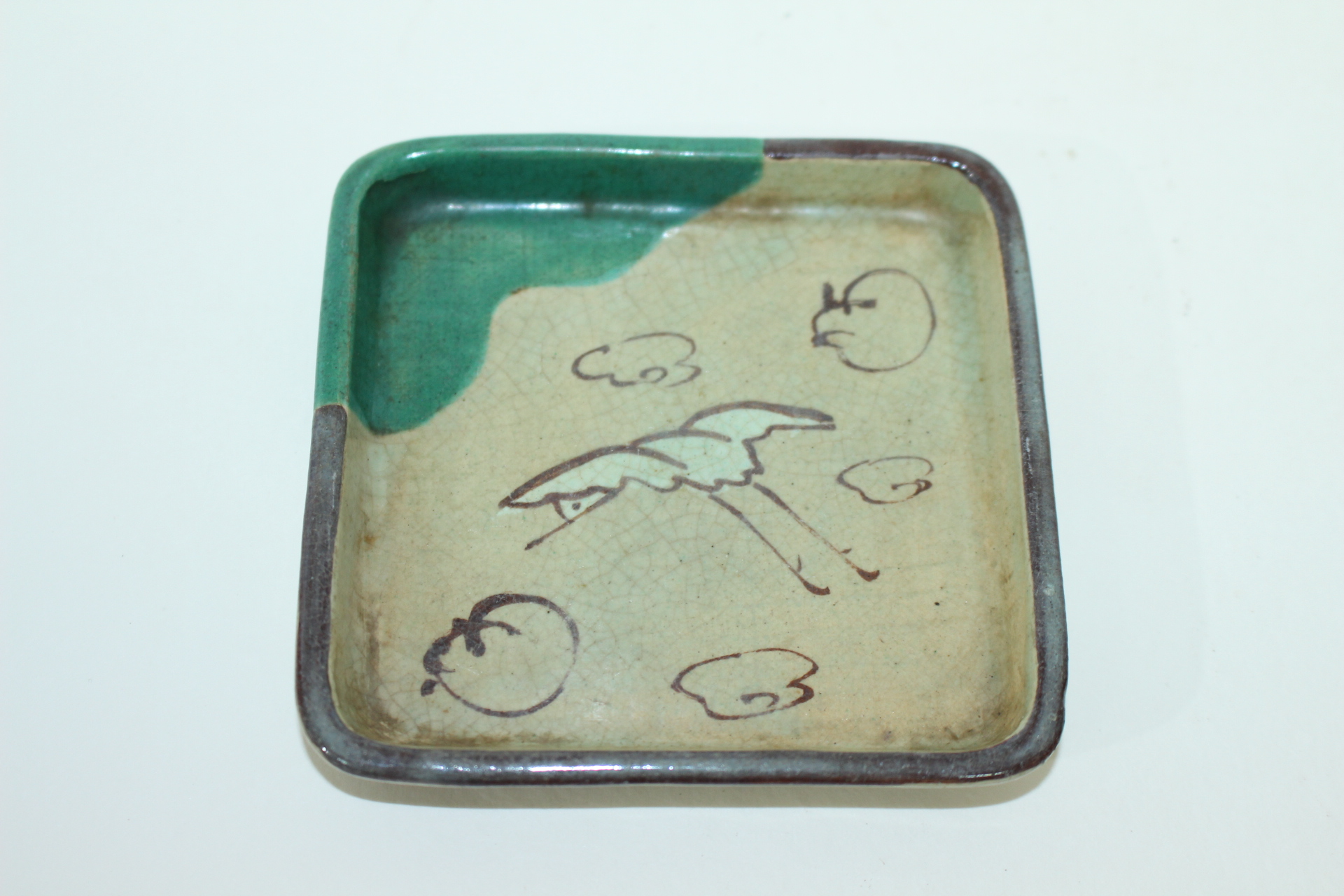 연대가좋은 청자 나비학문 사각완 2점