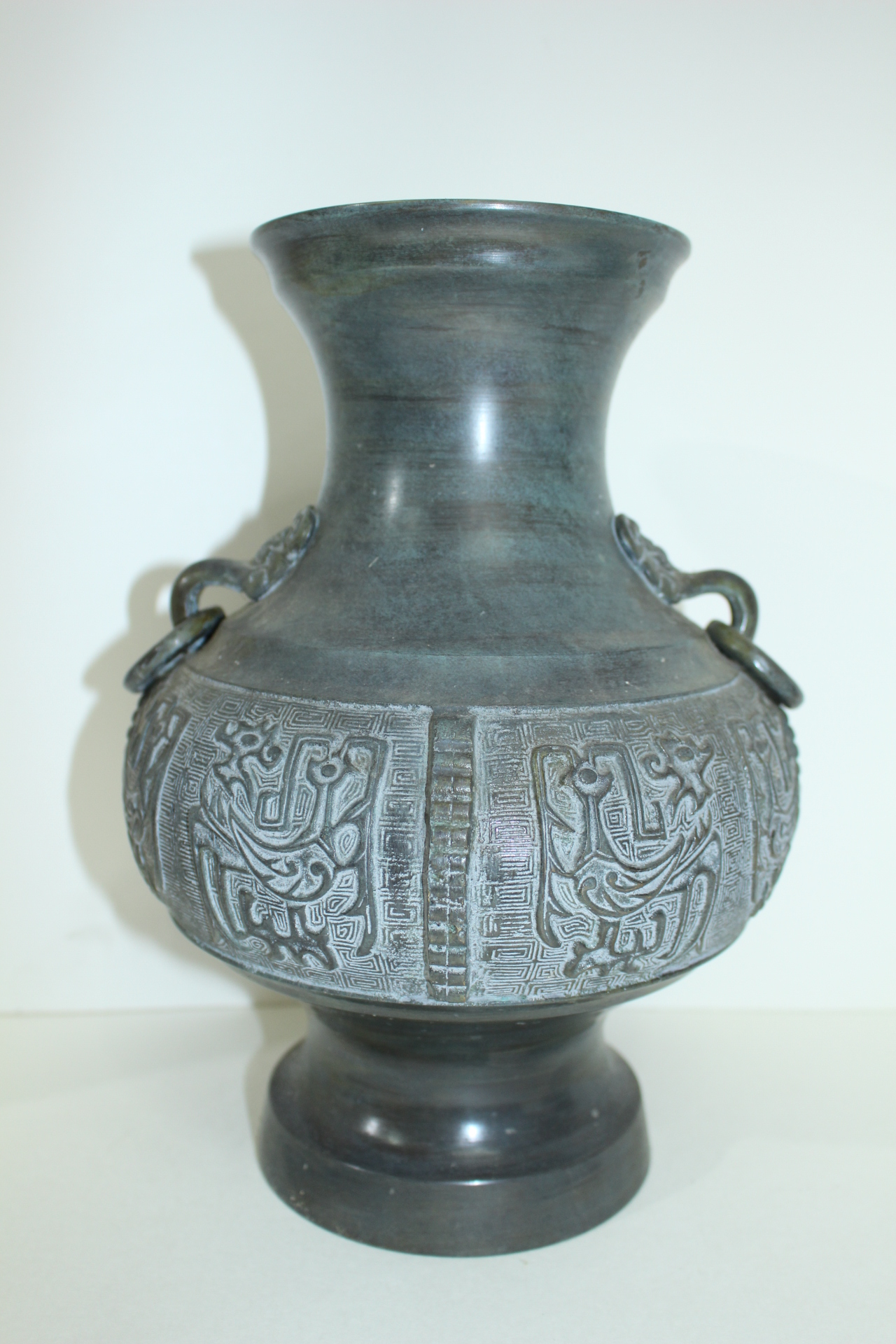 묵직한 청동으로된 이귀추상화문 호