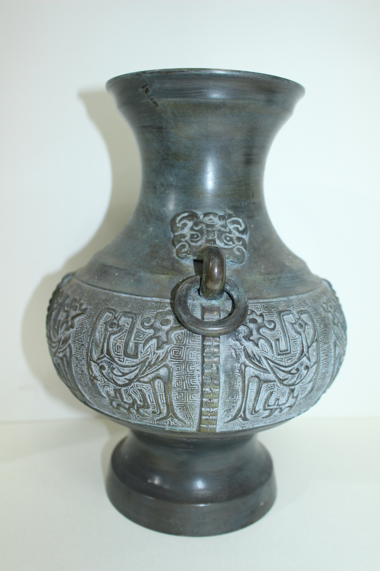 묵직한 청동으로된 이귀추상화문 호