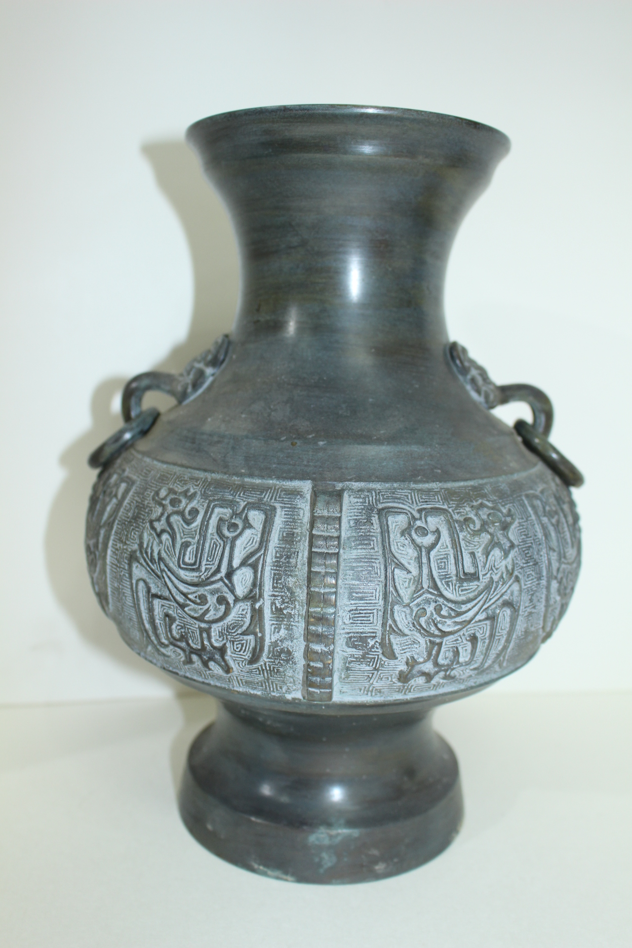 묵직한 청동으로된 이귀추상화문 호