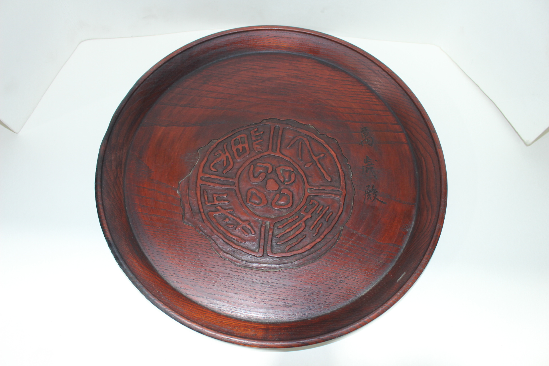 연대좋은 원목나무에 조각된 대형차반