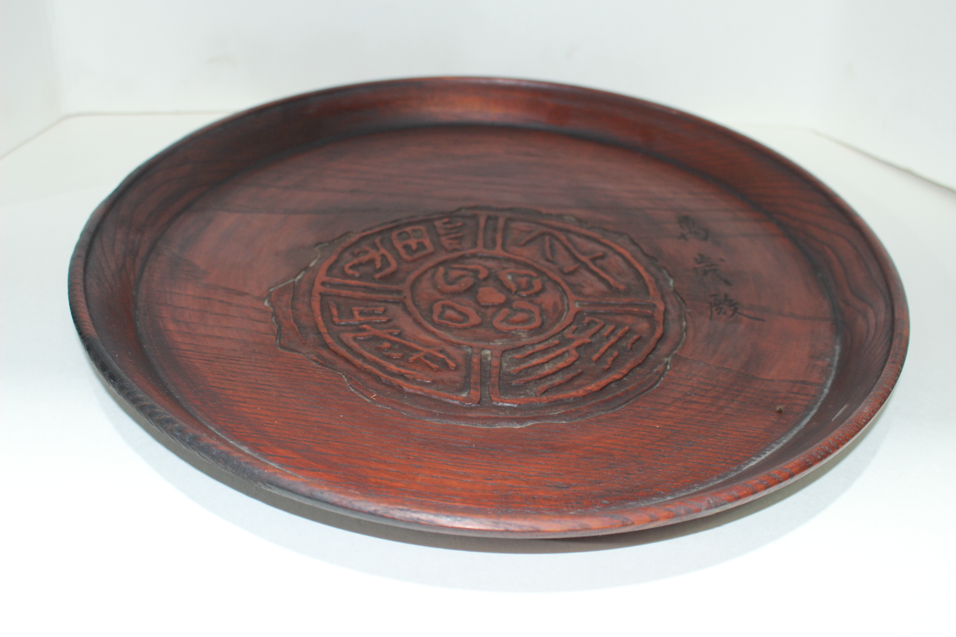 연대좋은 원목나무에 조각된 대형차반