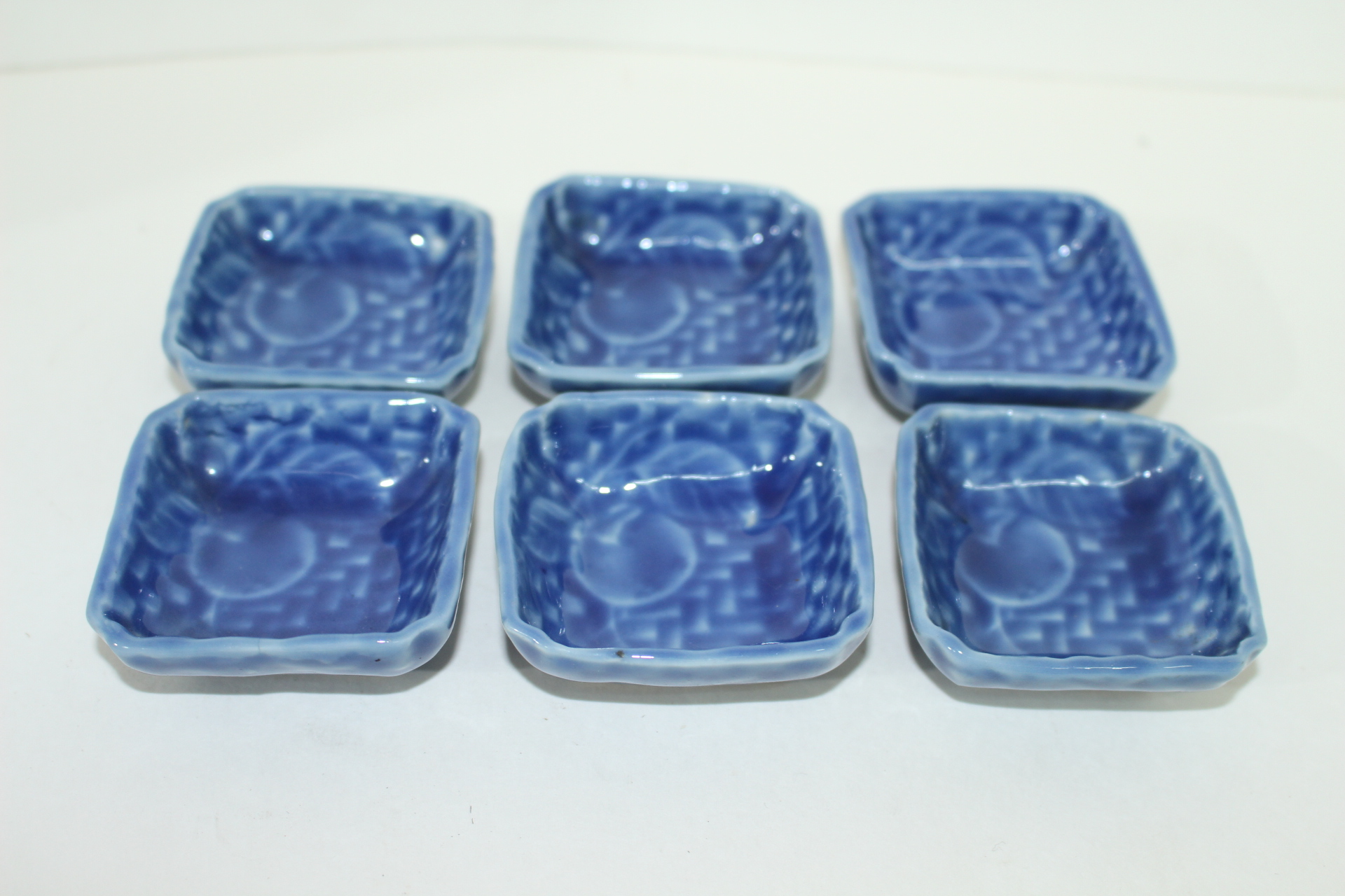 연대가좋은 청자 양각추상화문 소형사각완 6점