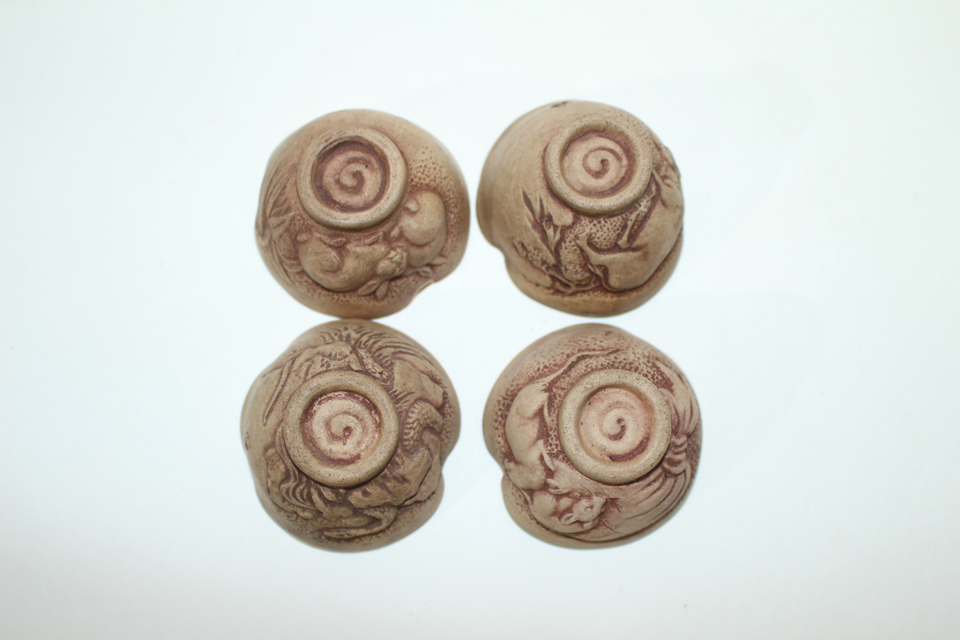 연대가좋은 분청자양각동물문 잔 4점