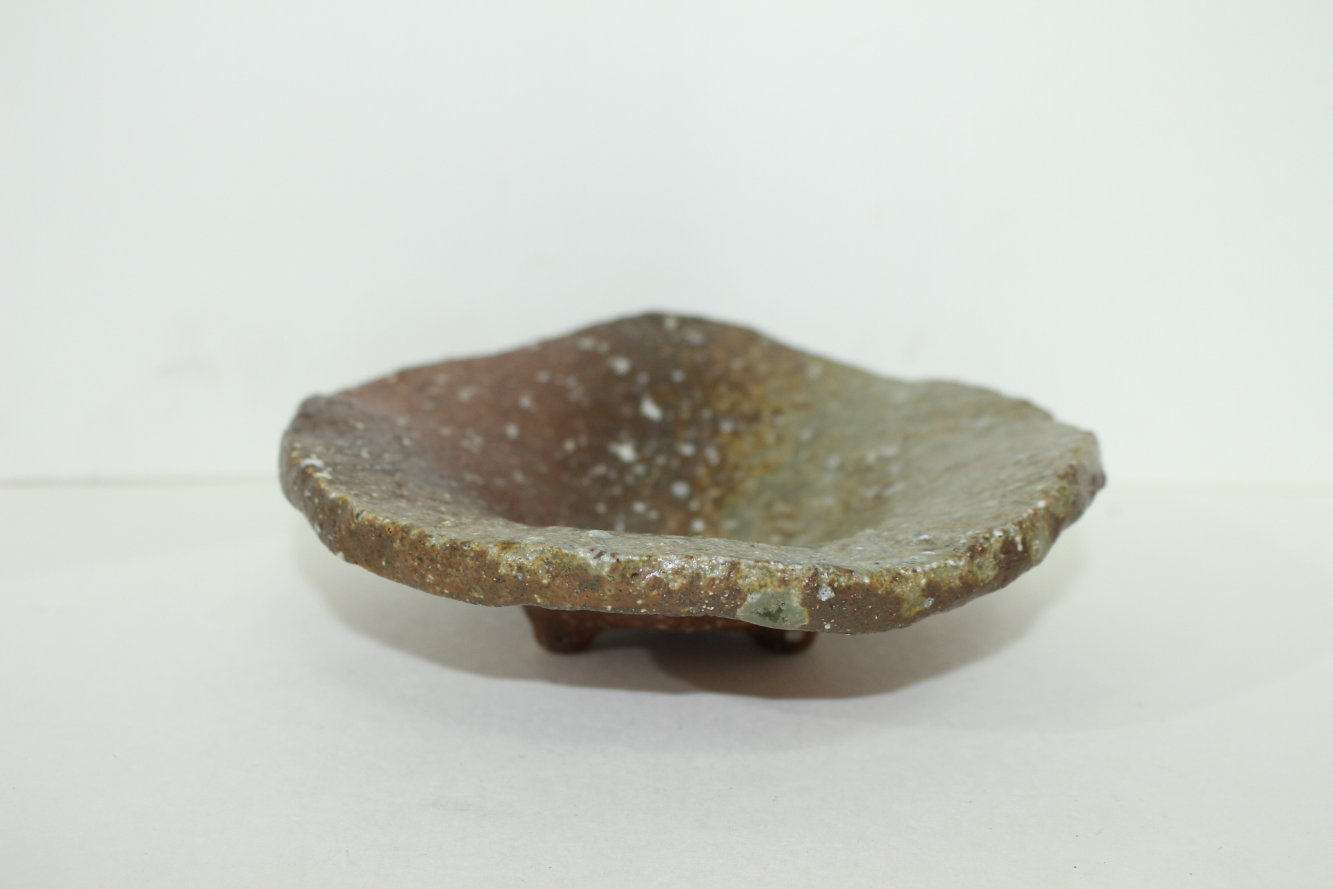 시가라끼 청자 삼족화형 완