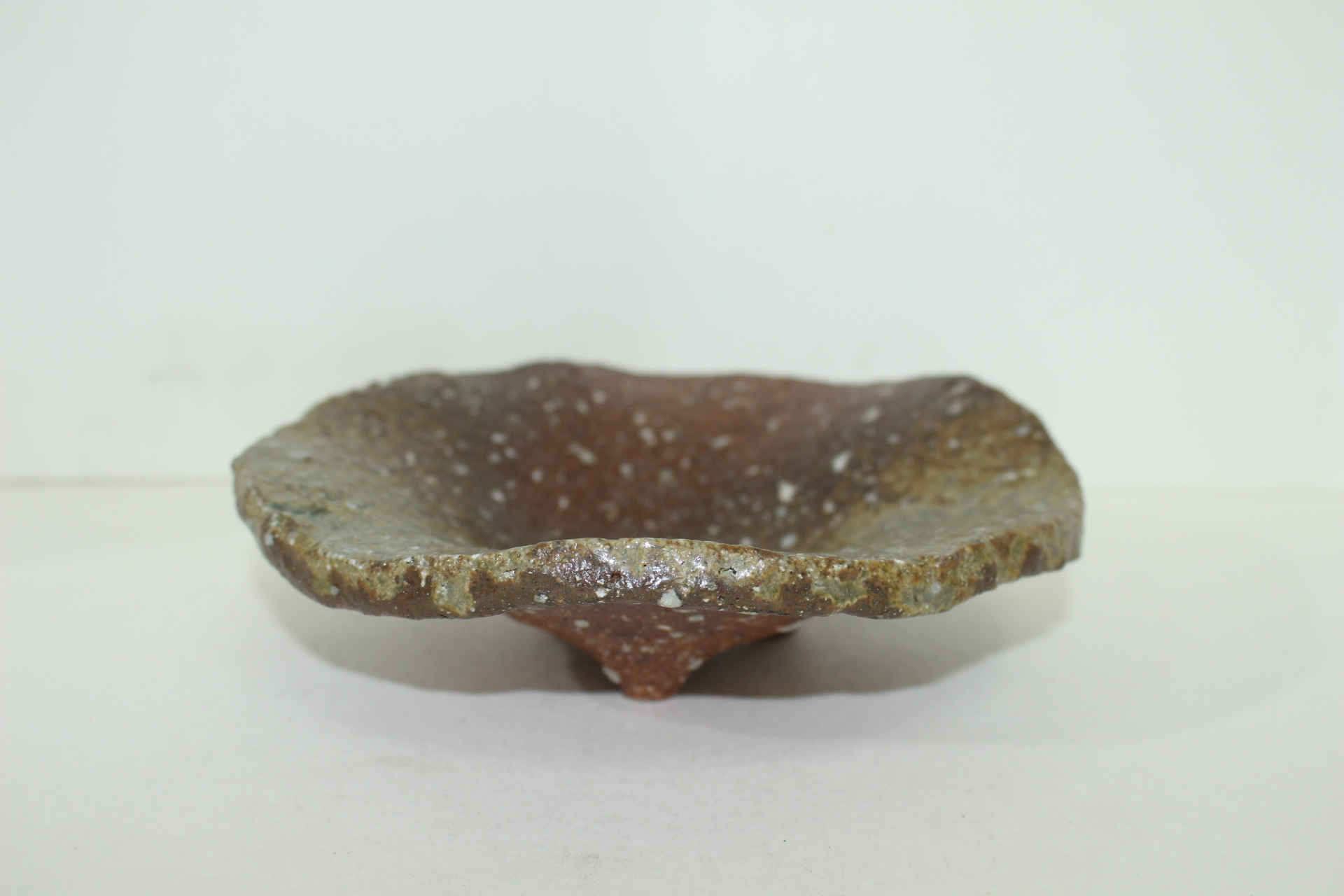 시가라끼 청자 삼족화형 완