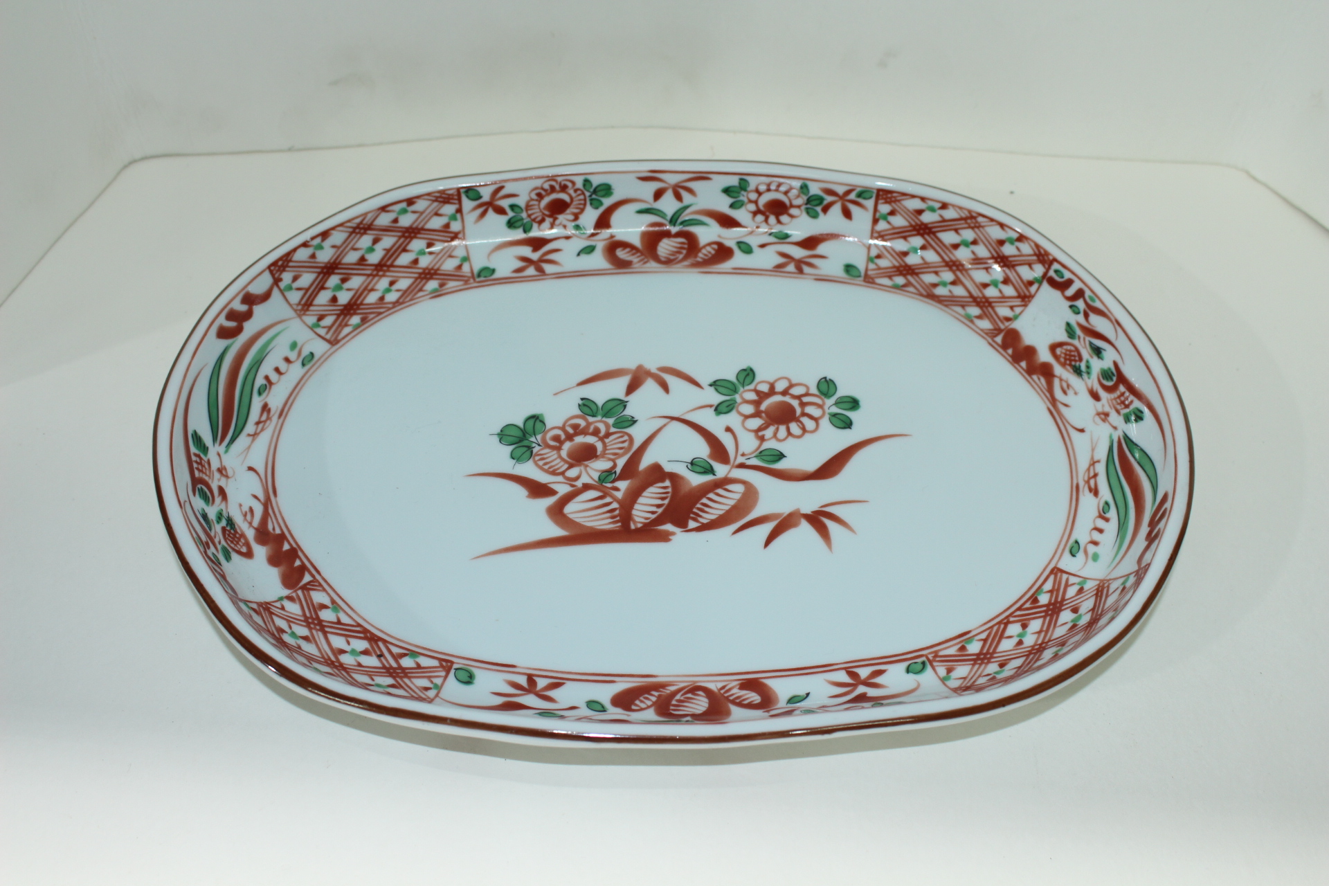 백자진사적요화문 대형 차반