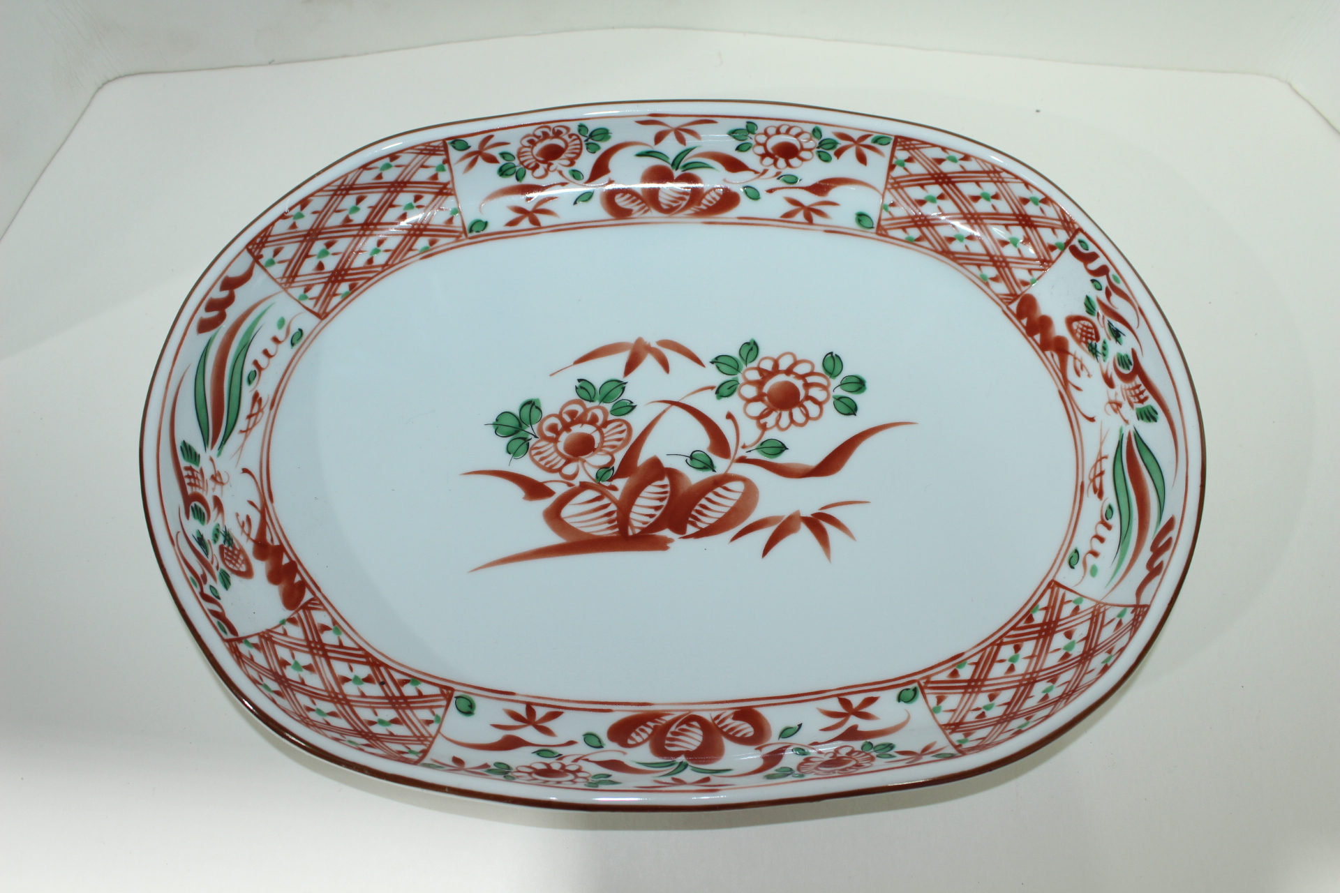 백자진사적요화문 대형 차반