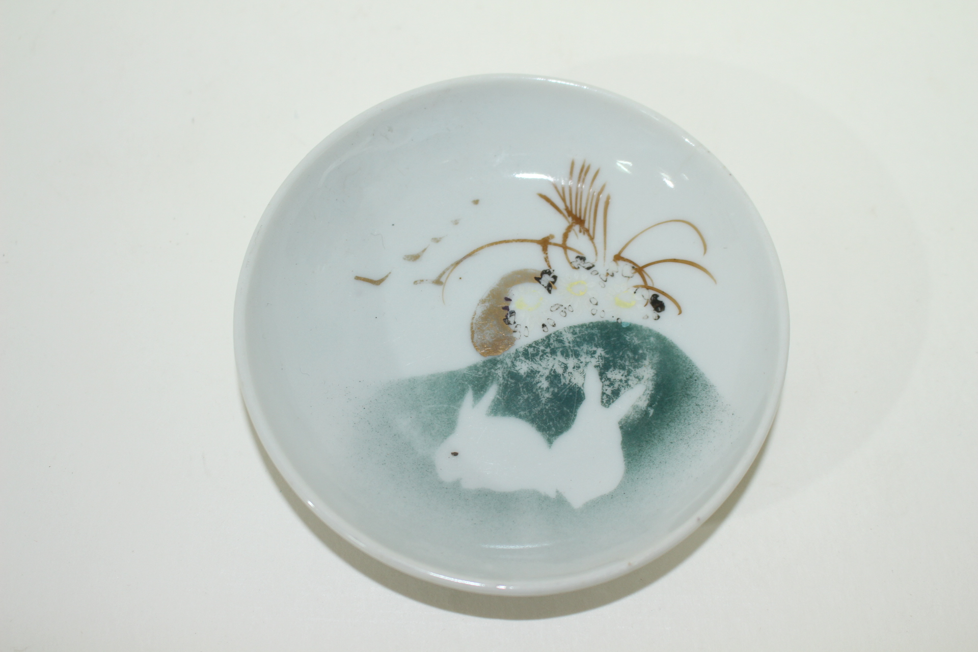 외사기 연대의 백자 금채토끼문 완 2점