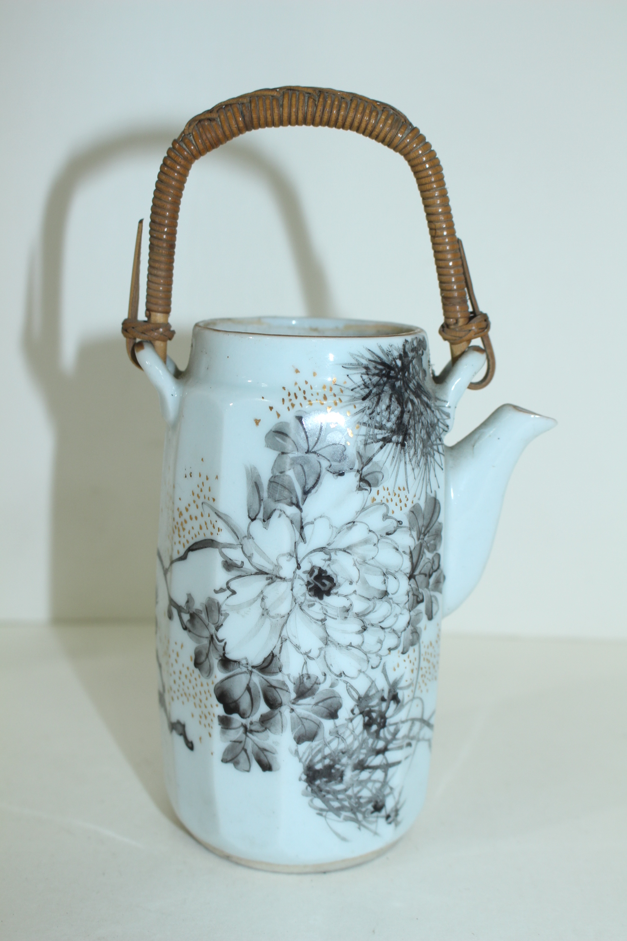 연대가좋은 철화백자화문 주자