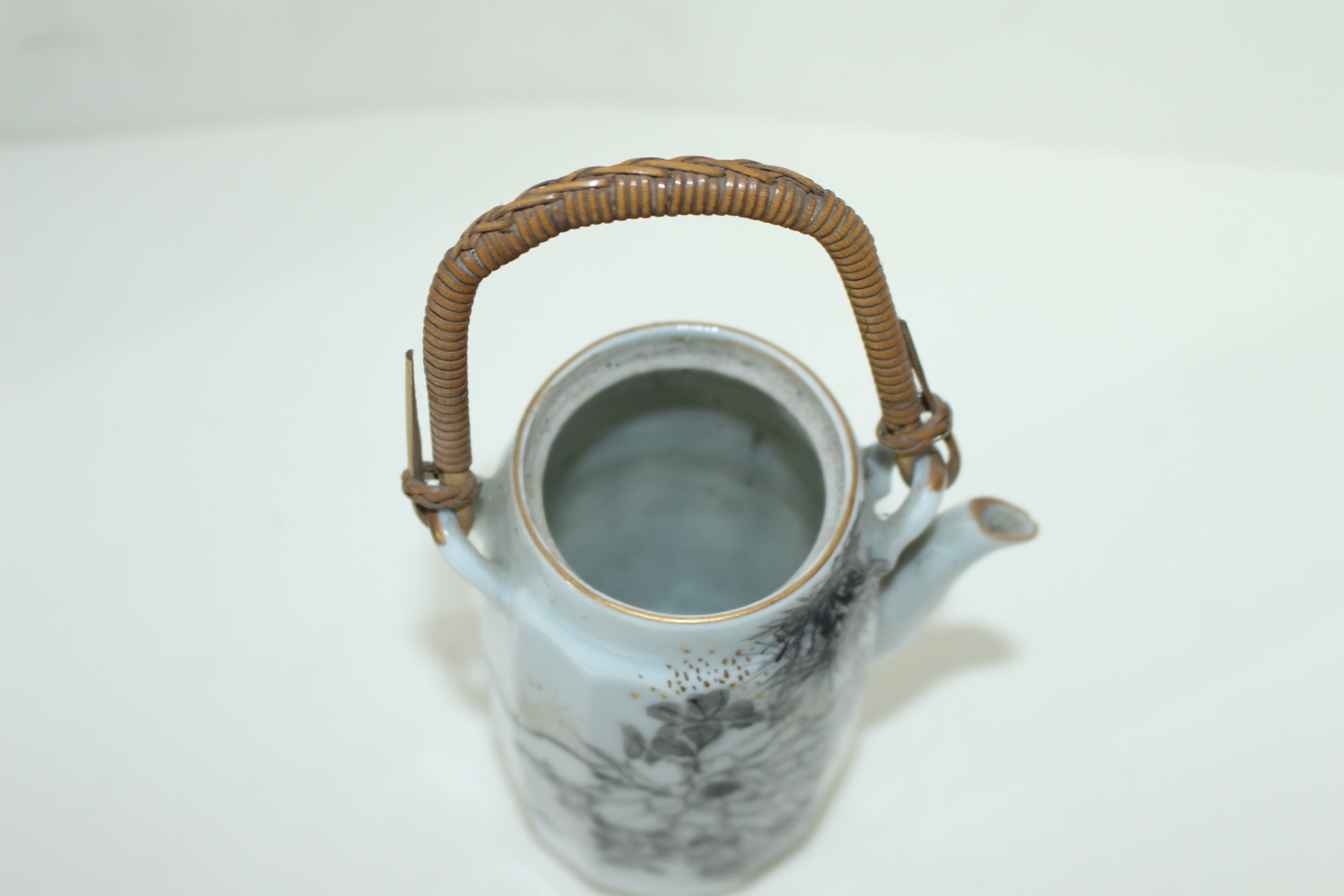 연대가좋은 철화백자화문 주자