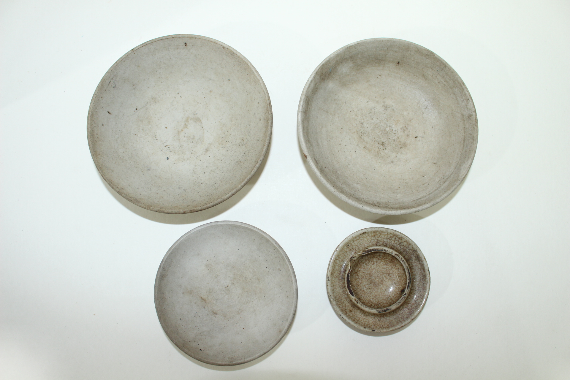 연대가좋은 청자 등잔 4점