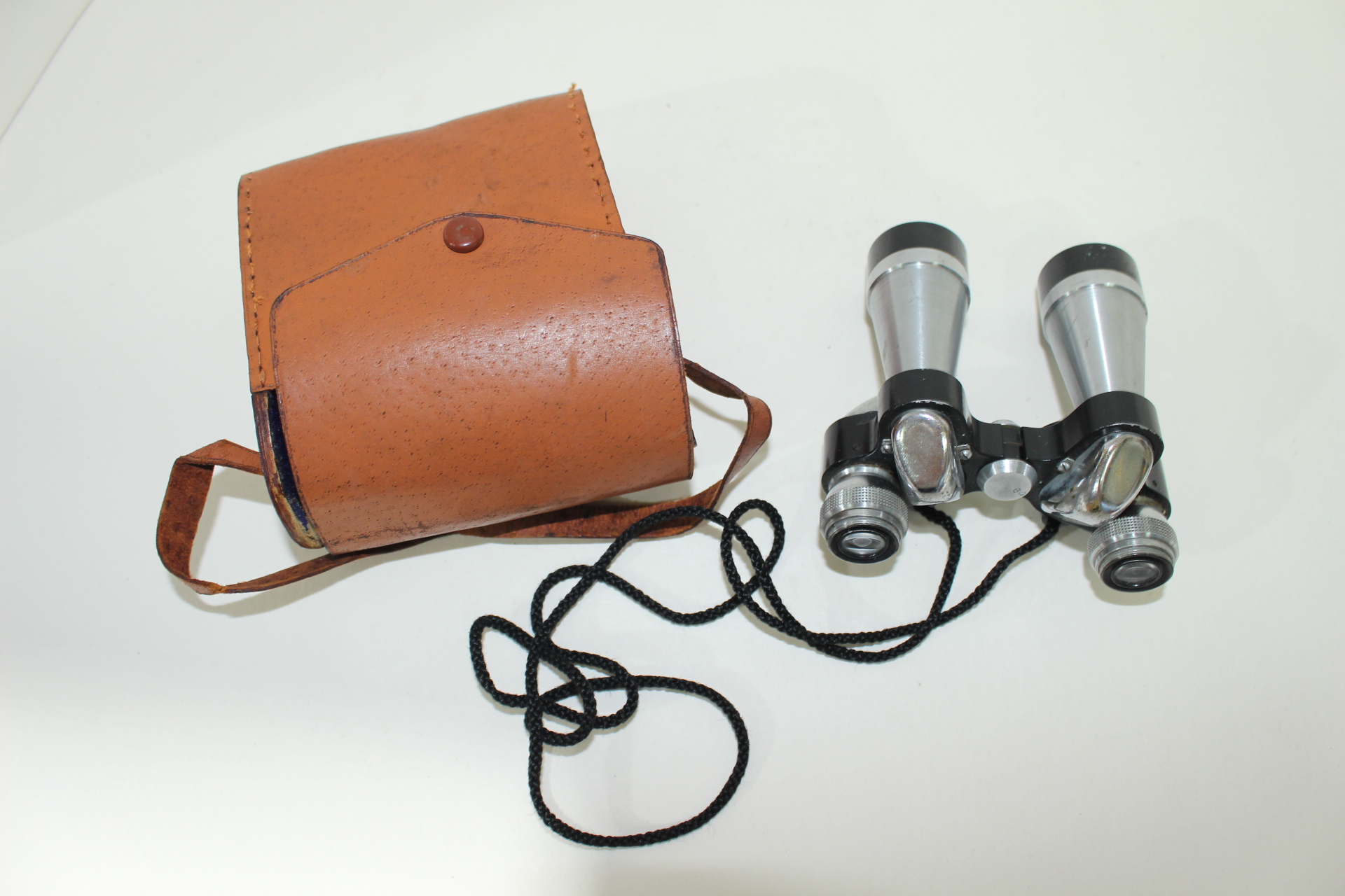 묵직하고 연대좋은 12*20배율 망원경