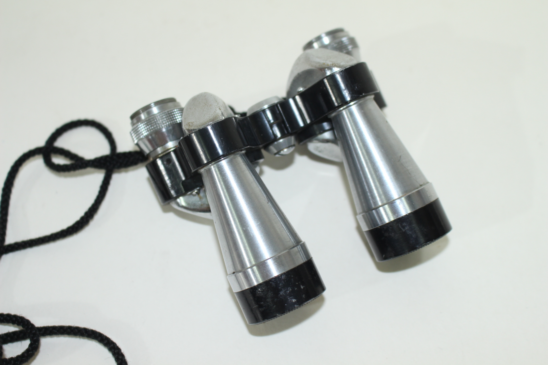 묵직하고 연대좋은 12*20배율 망원경