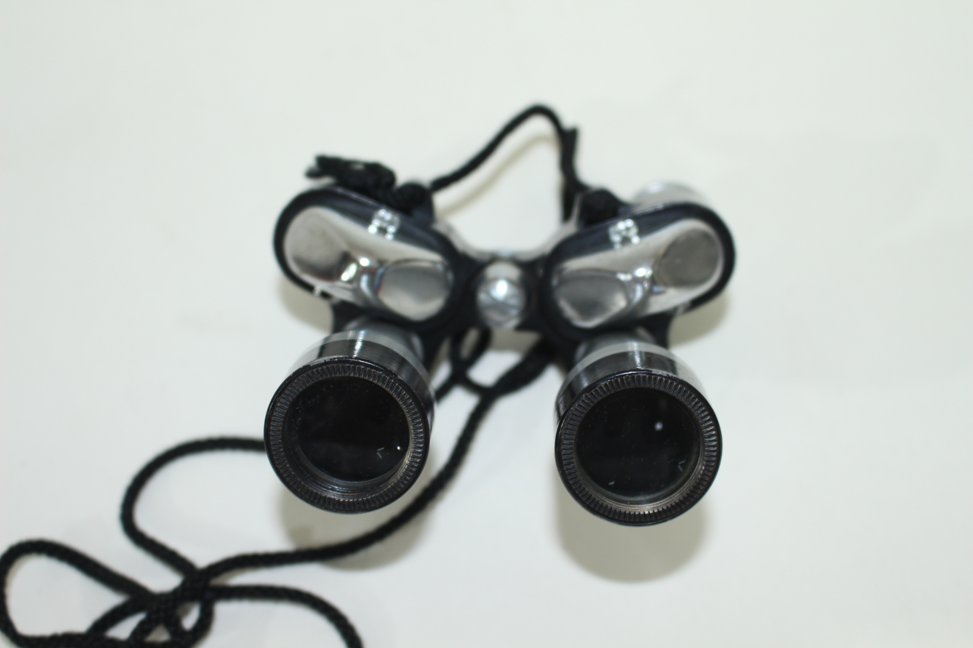 묵직하고 연대좋은 12*20배율 망원경