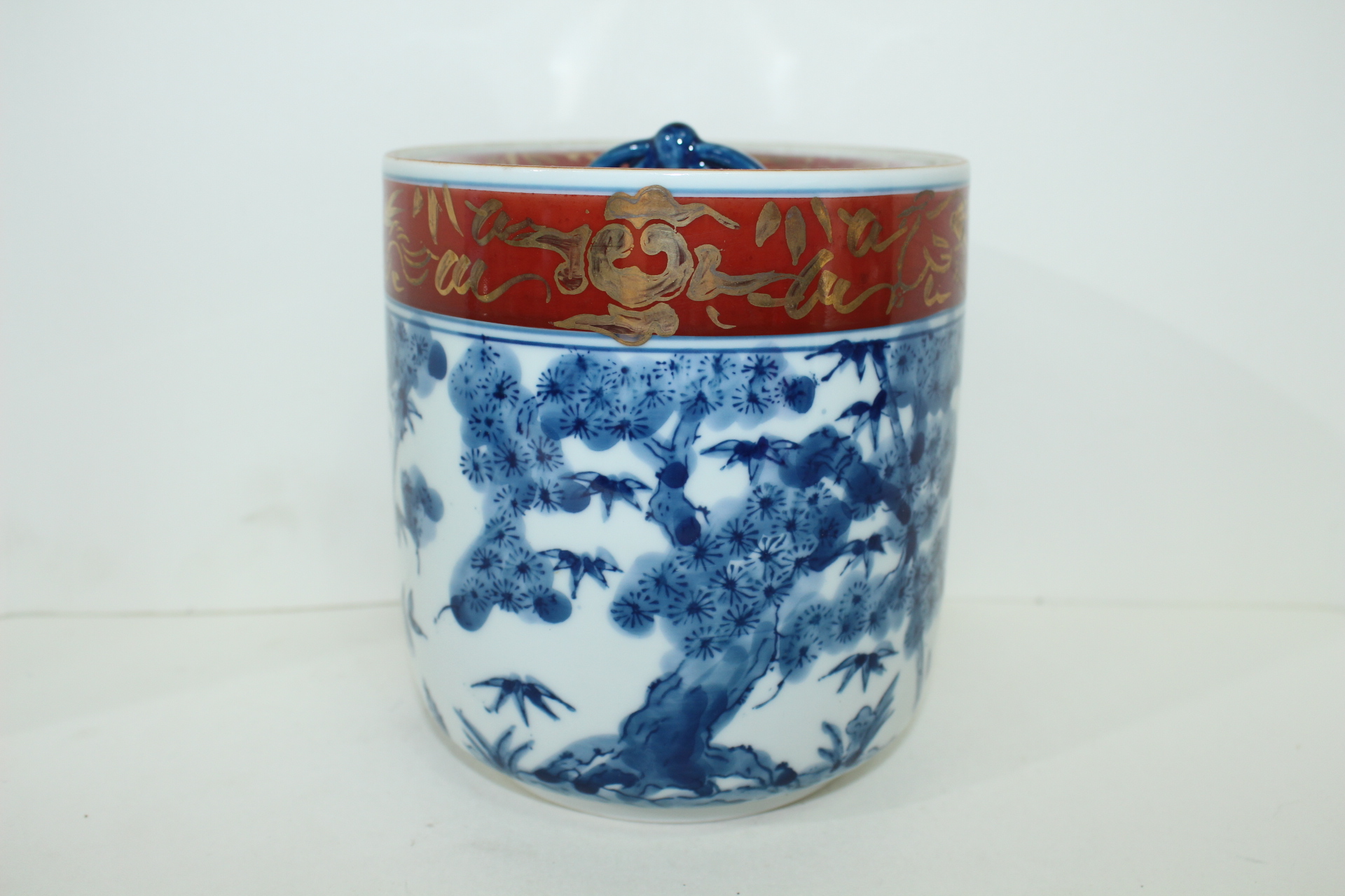 이마리 청화백자진사금채노송죽문 수통