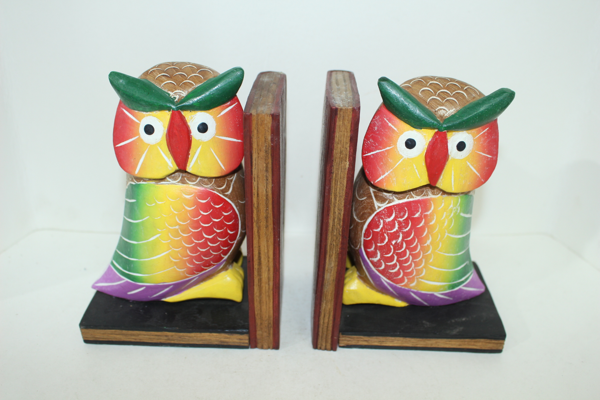 묵직한 나무에 부엉이조각된 책꽂이