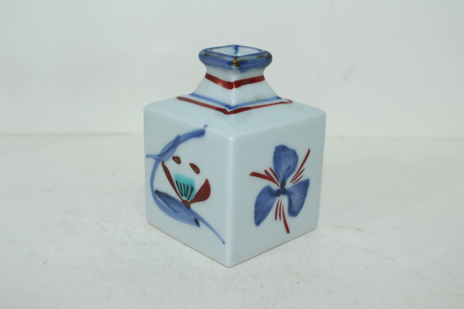 청화백자 진사추상화문 사각소호