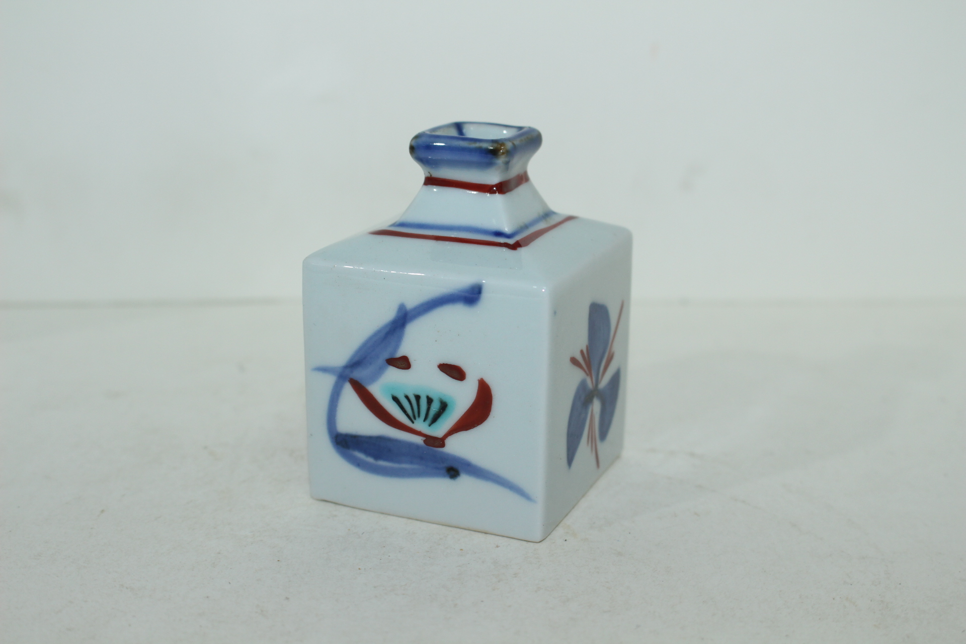 청화백자 진사추상화문 사각소호