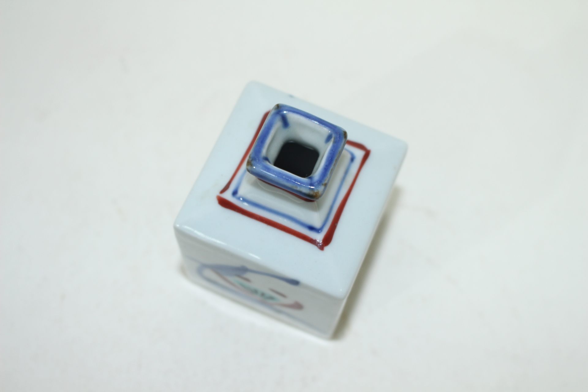 청화백자 진사추상화문 사각소호