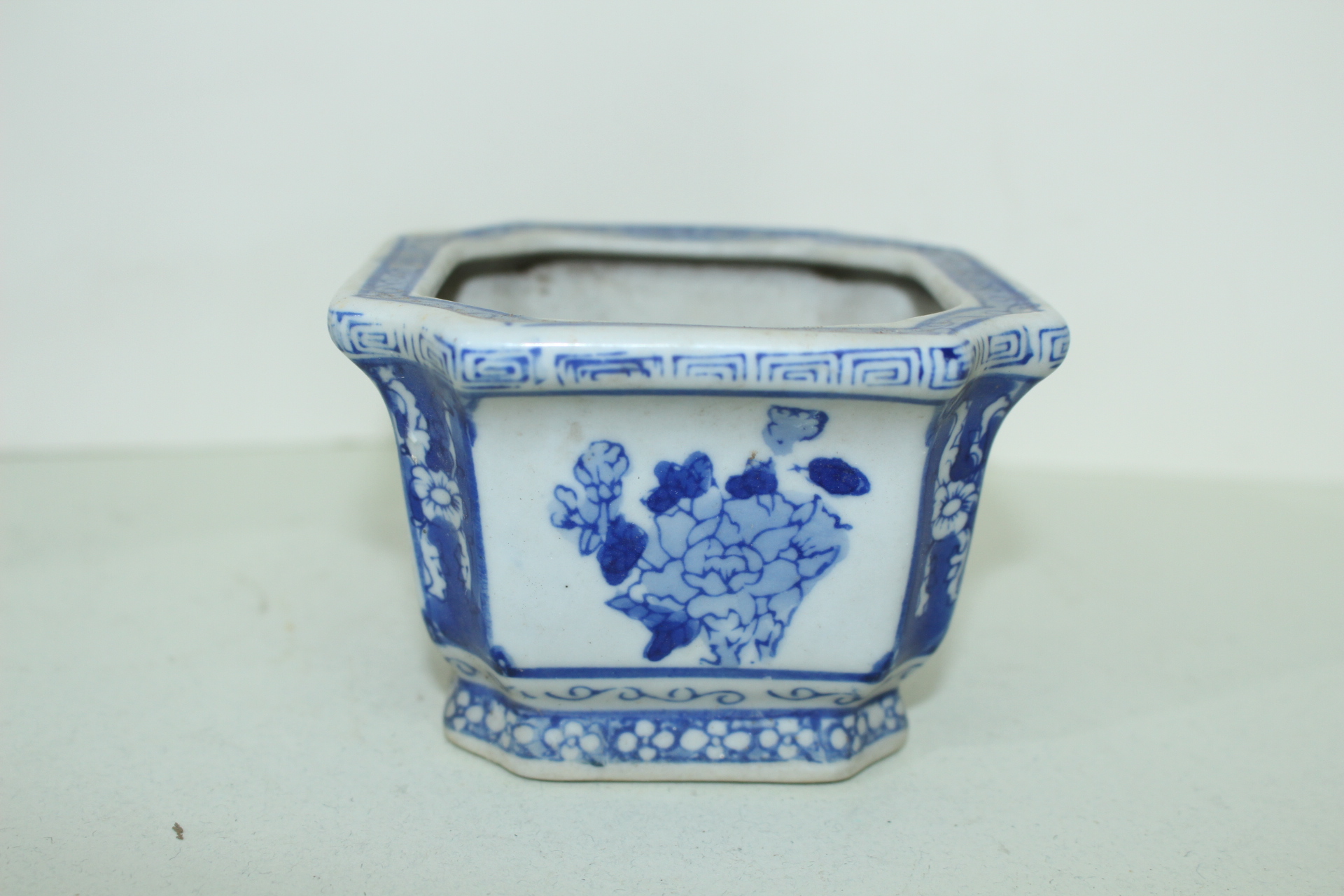 청화백자 난초화문 사각화분