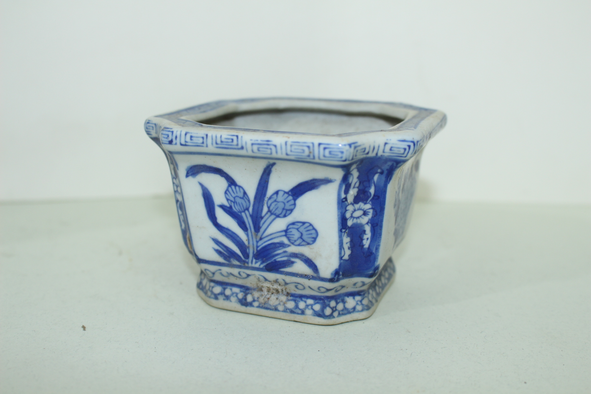 청화백자 난초화문 사각화분