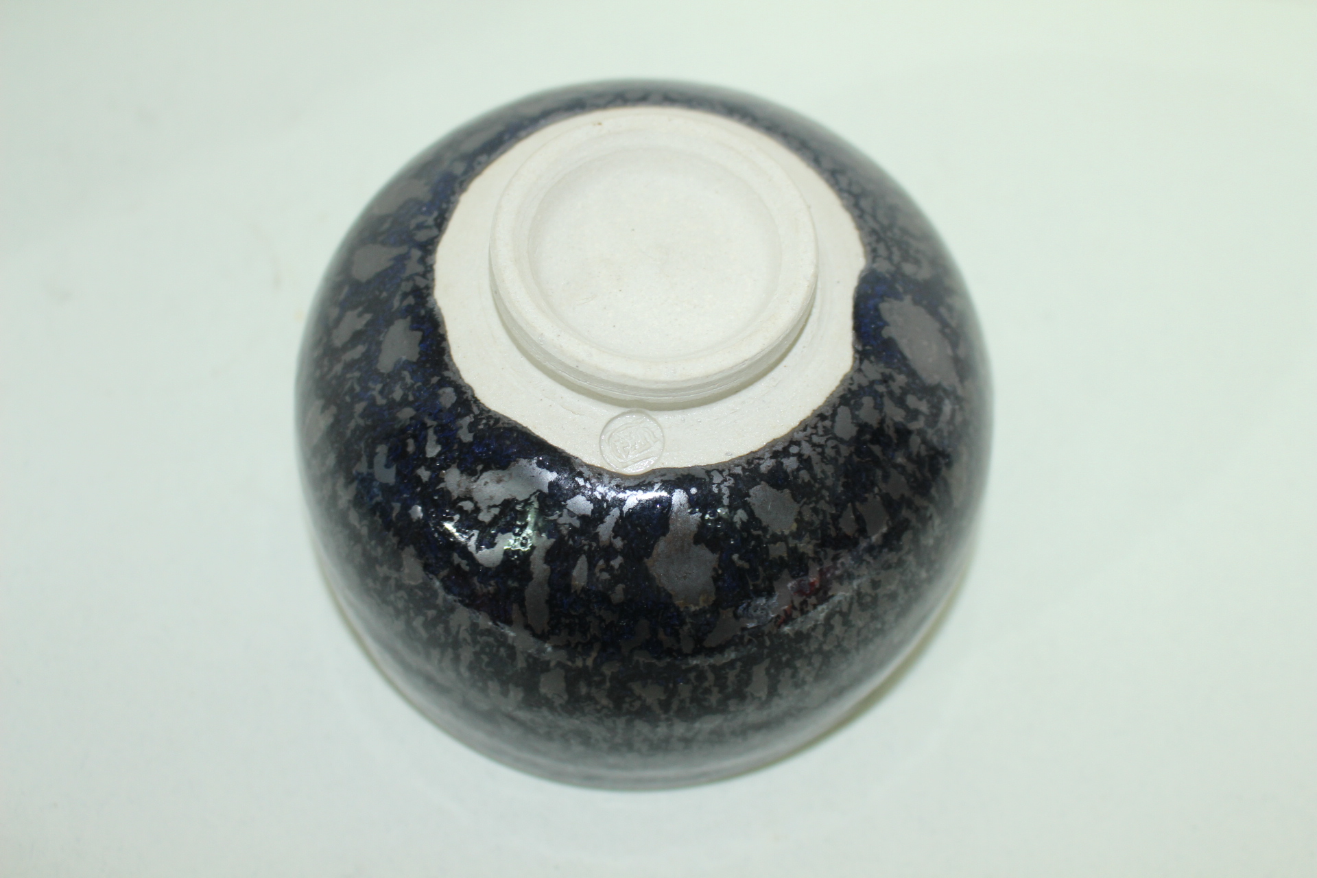 흑유청자 유약흘림이 좋은 말찻잔