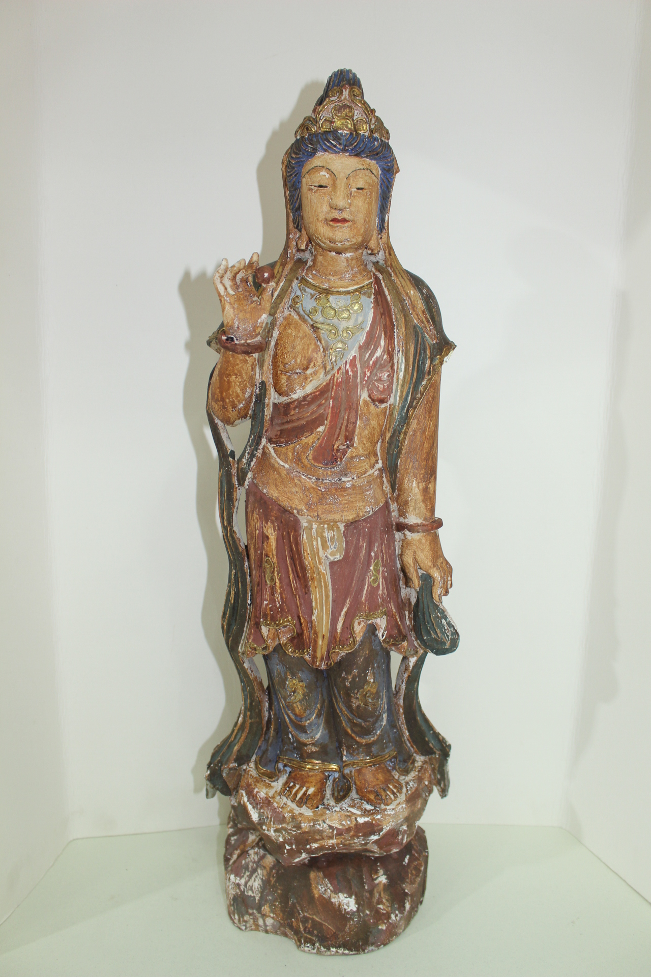 나무에 채색금채된 관음불 입상