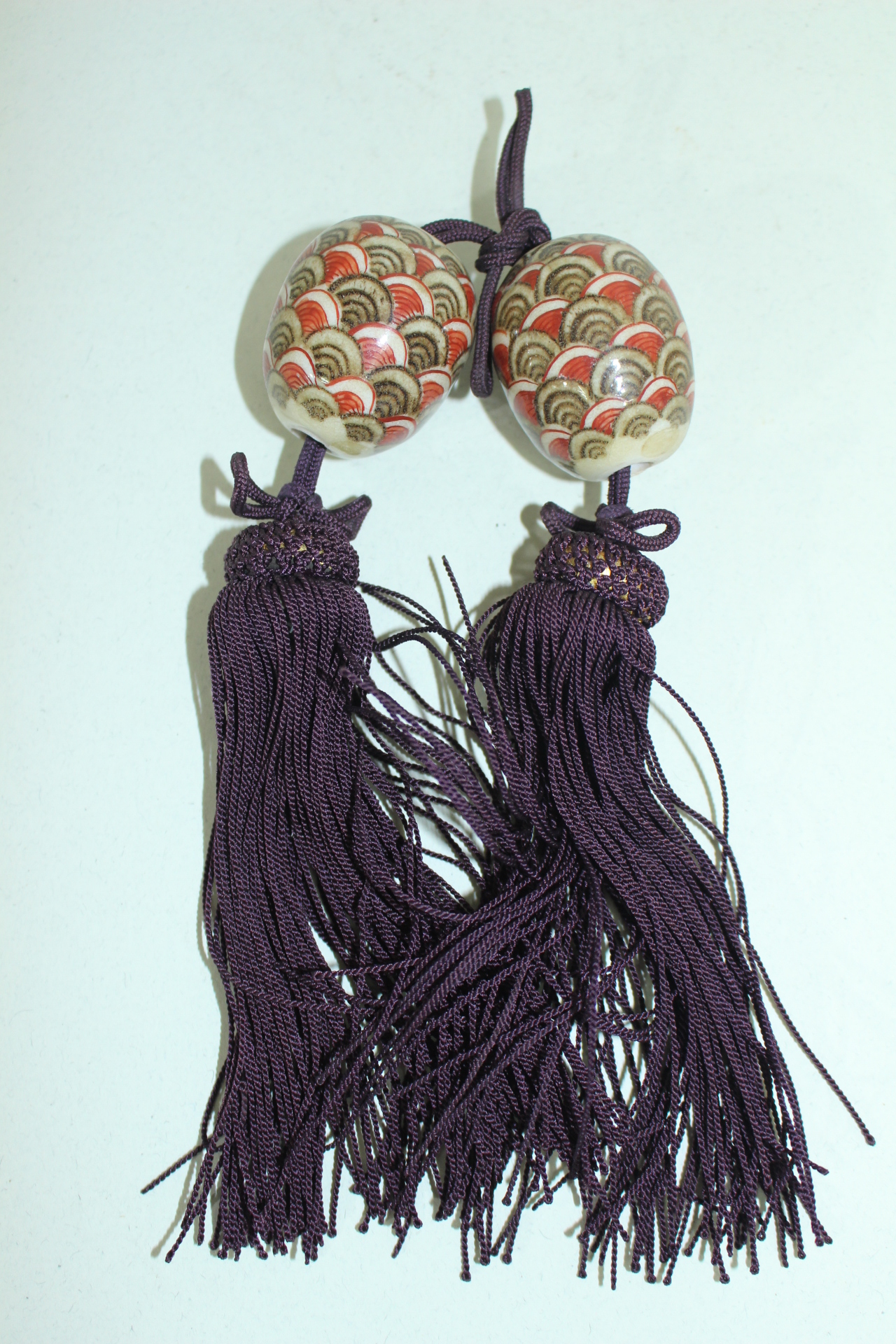 연대가좋은 청자파도문 추 1쌍