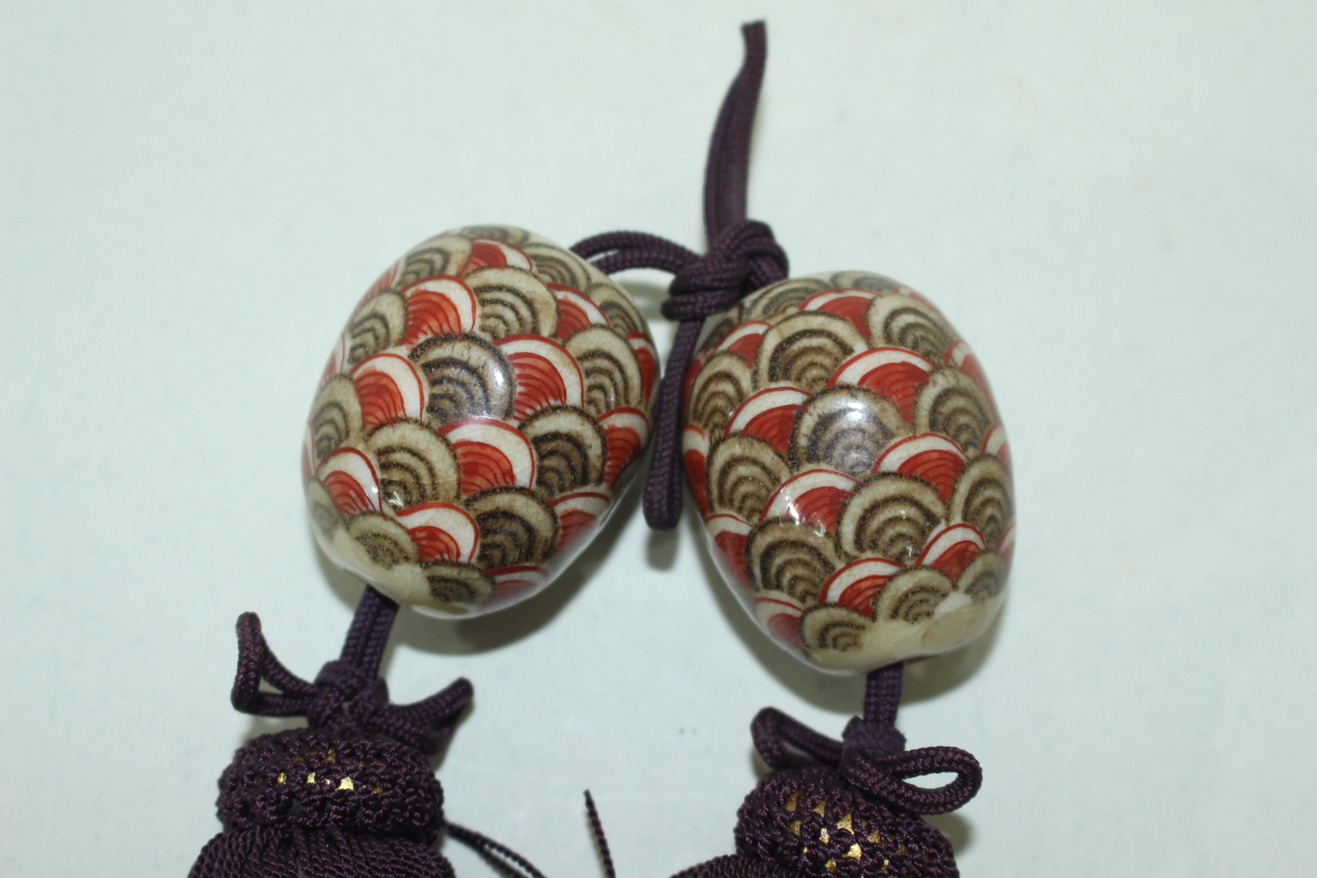 연대가좋은 청자파도문 추 1쌍