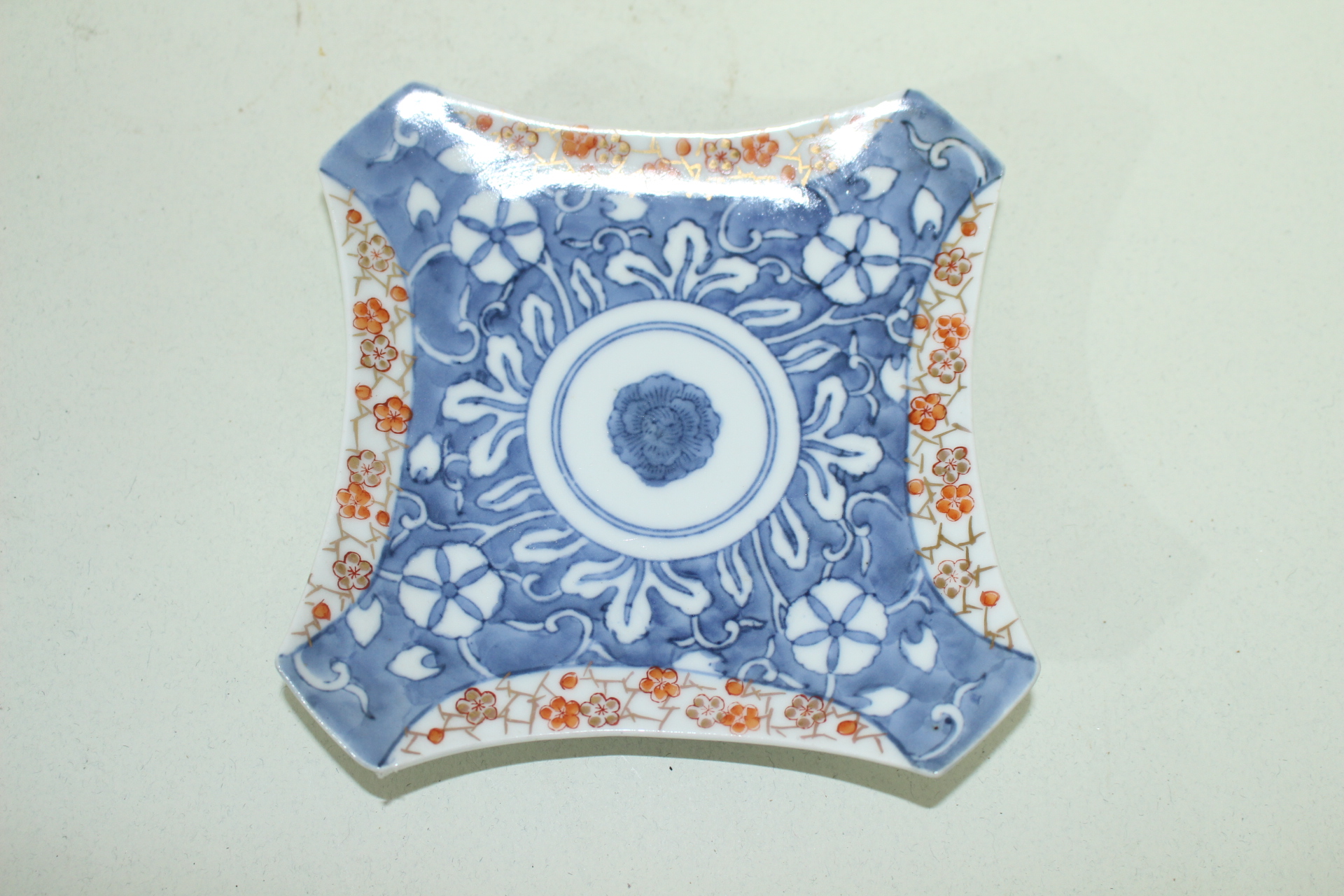 100년이상된 고이마리 청화백자진사금채화문 사각완