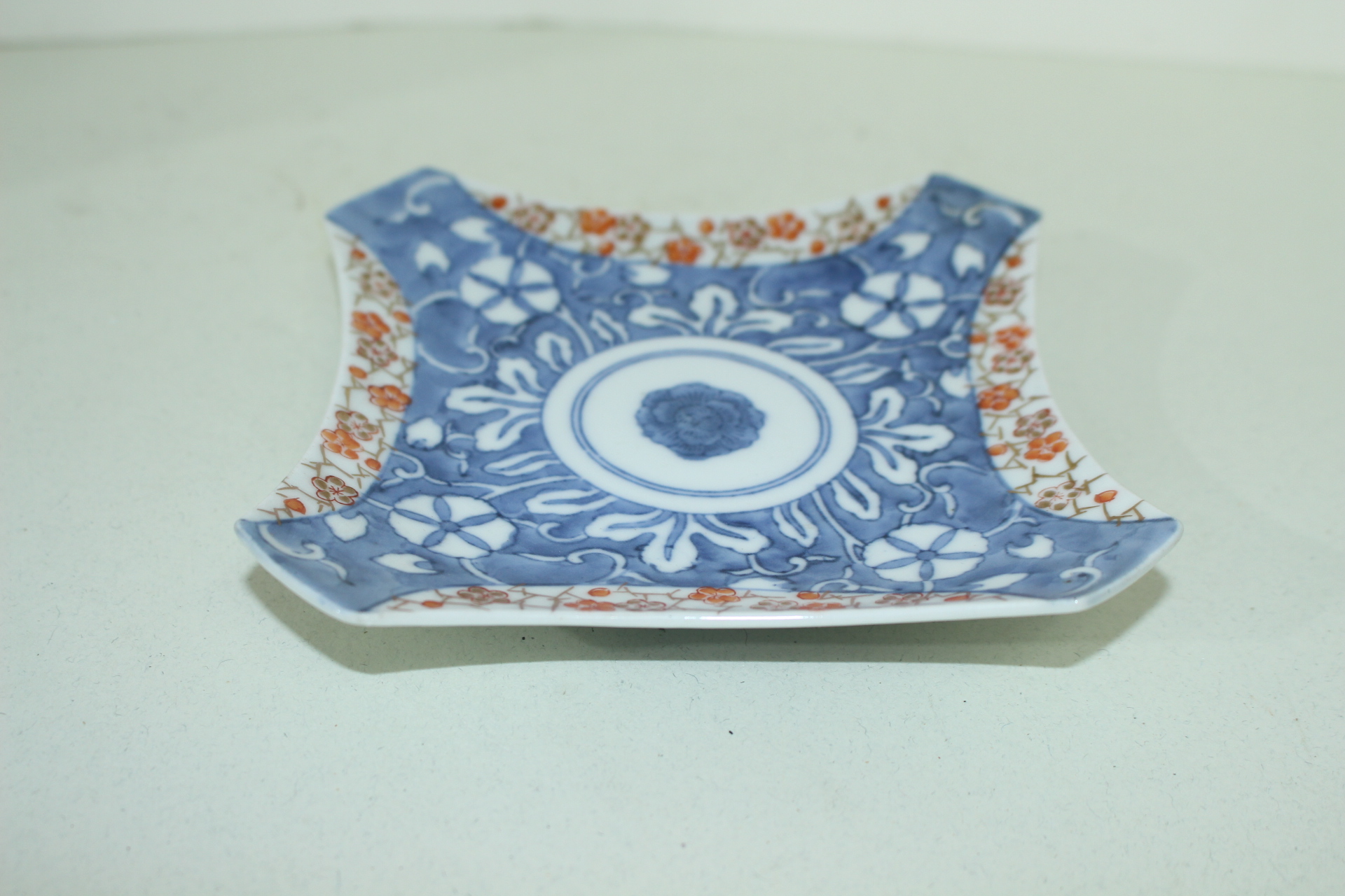 100년이상된 고이마리 청화백자진사금채화문 사각완