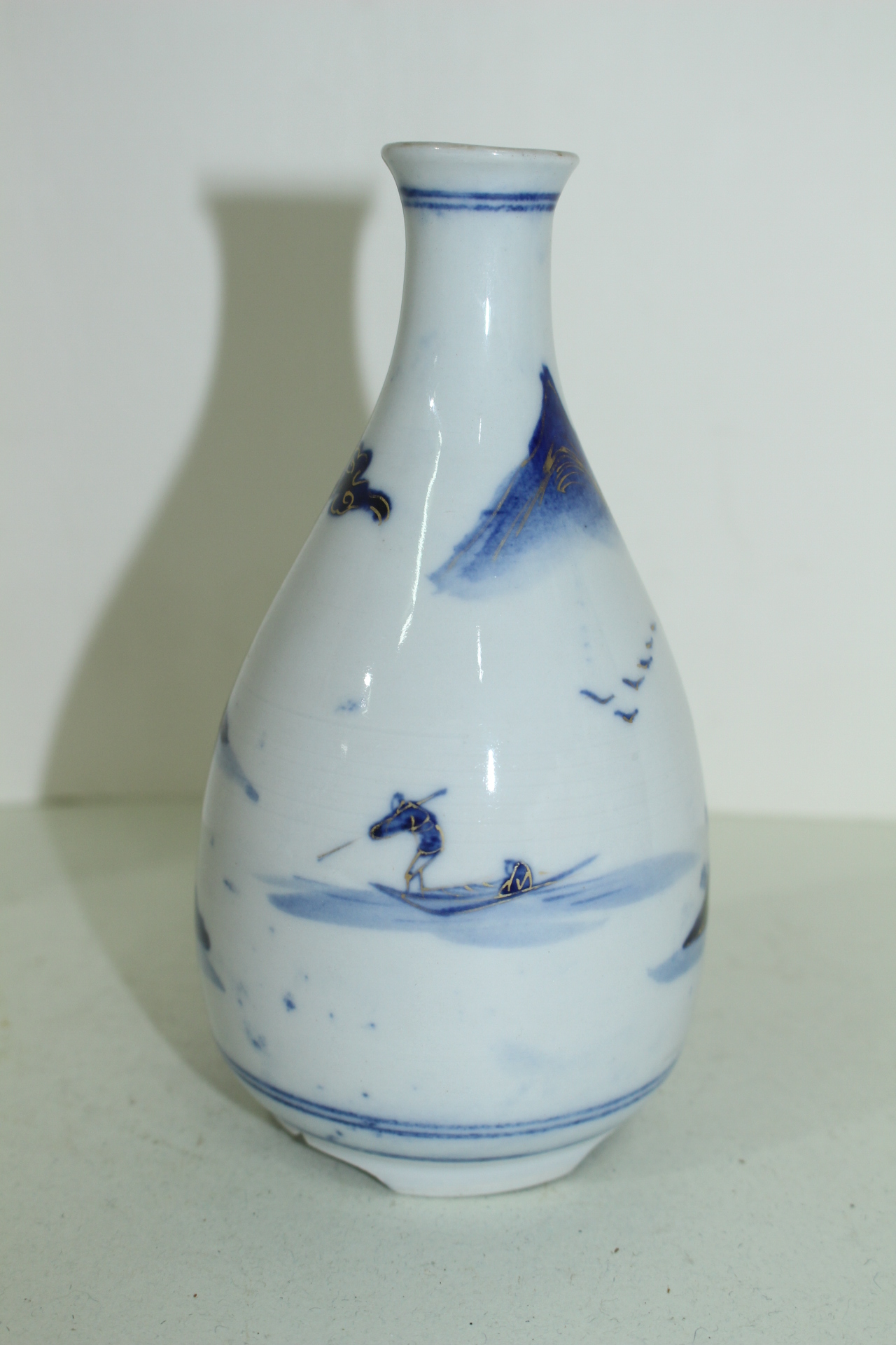 100년이상된 고구다니 청화백자금채산수문 주병