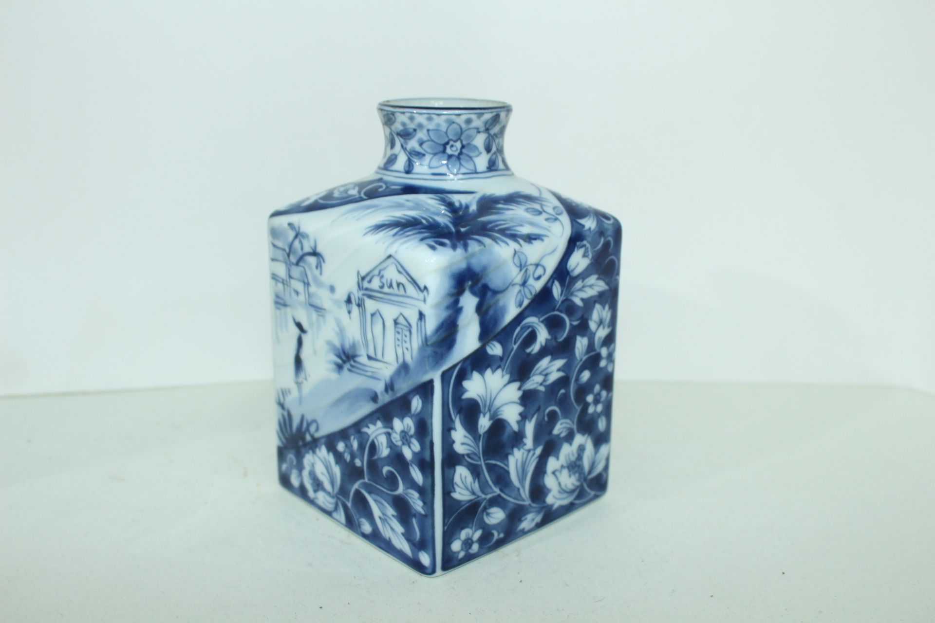 이마리 청화백자 산수여인문 사각호