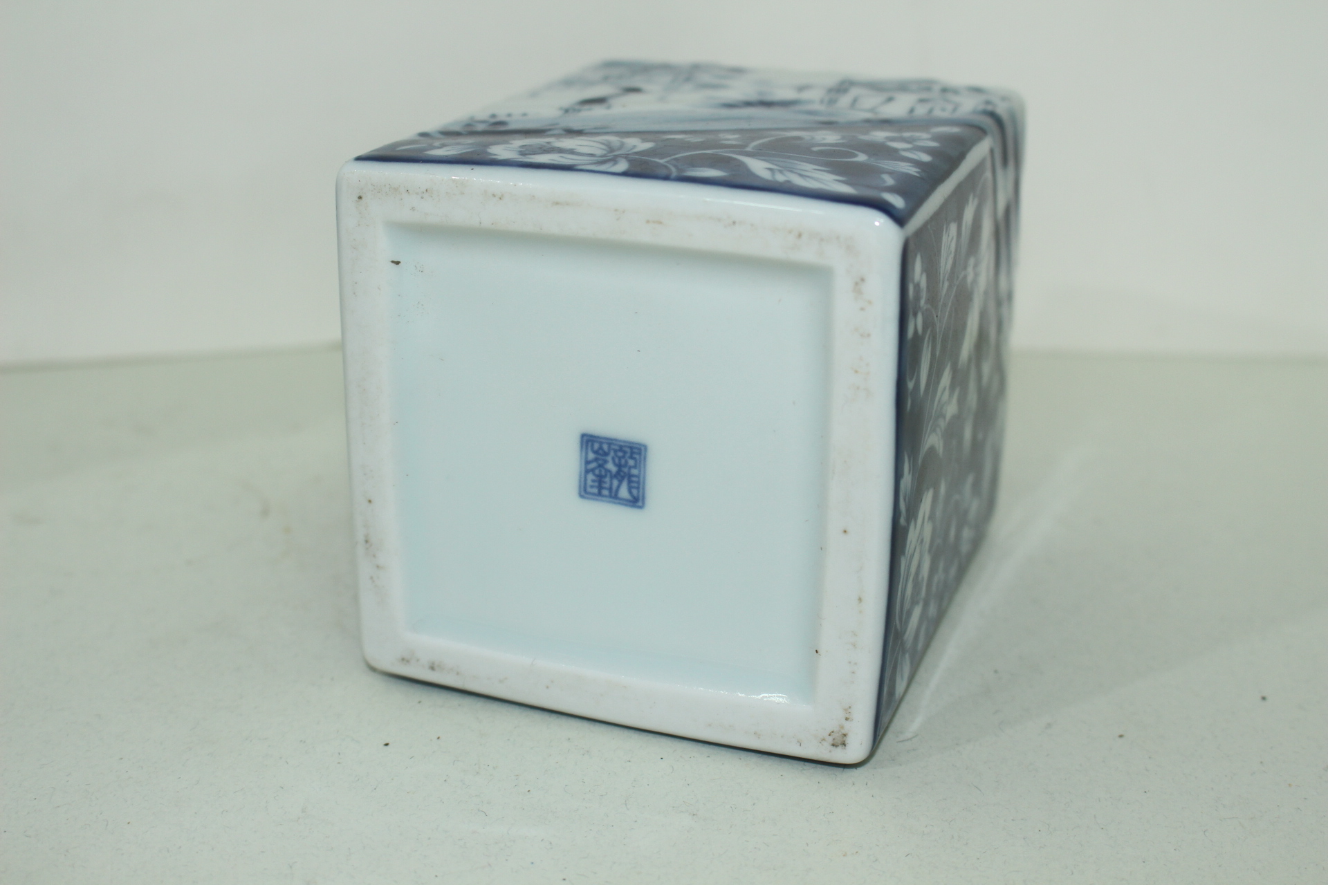 이마리 청화백자 산수여인문 사각호